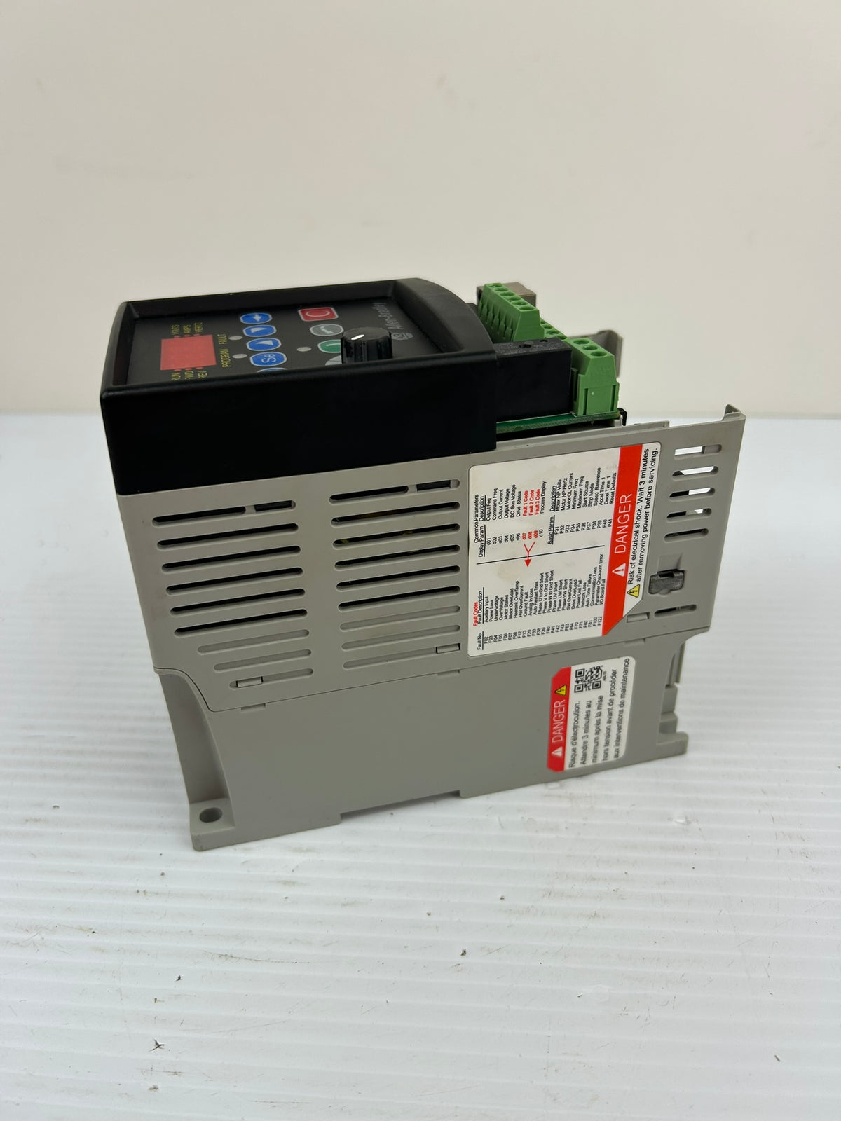 Allen Bradley 22A-B4P5N104 PowerFlex 4 Drive Series A - Missing Top Cover