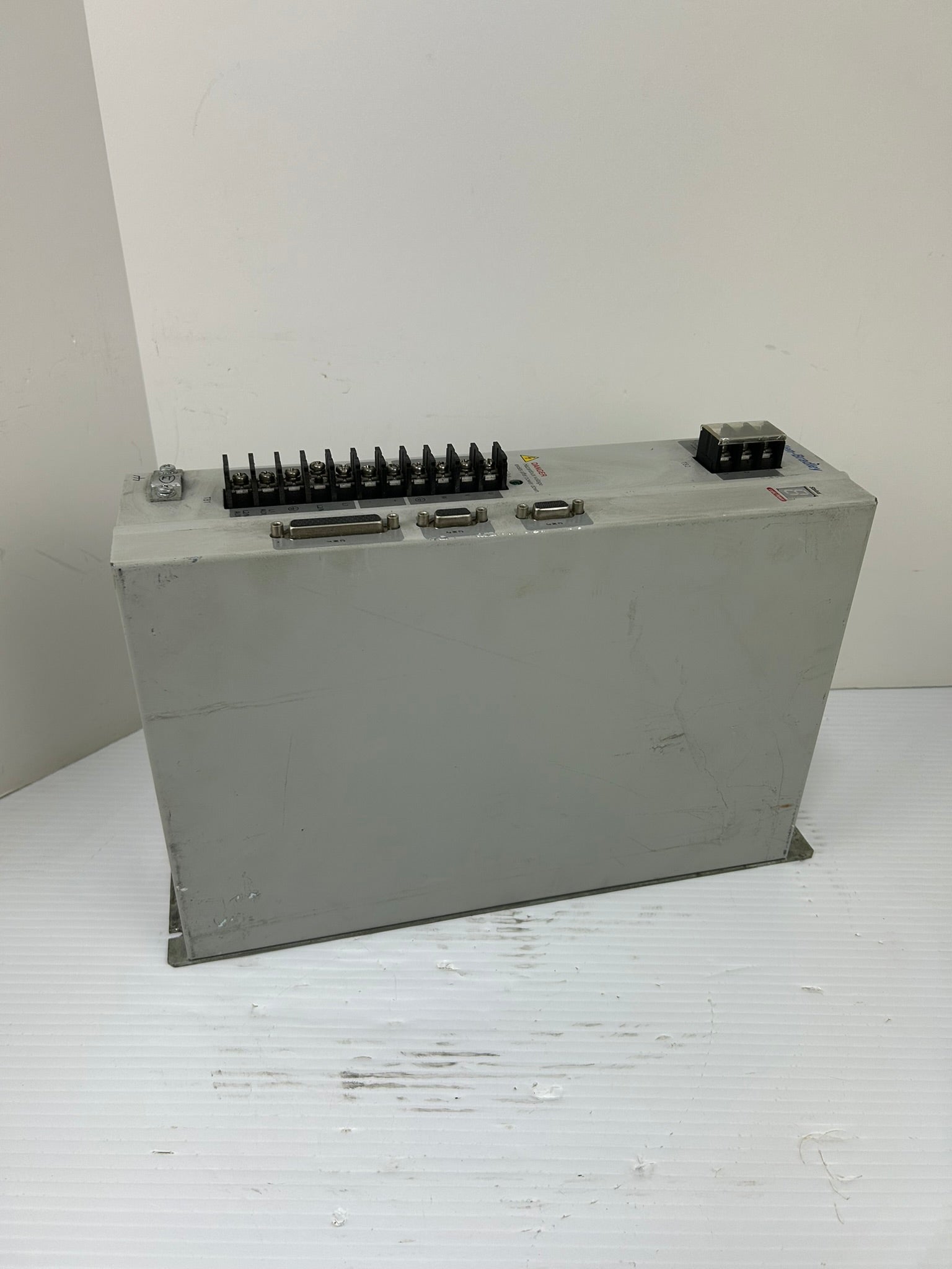 Allen Bradley 2098-DSD-030 Ultra 3000 Servo Drive 120/240VAC 1 PH Series B