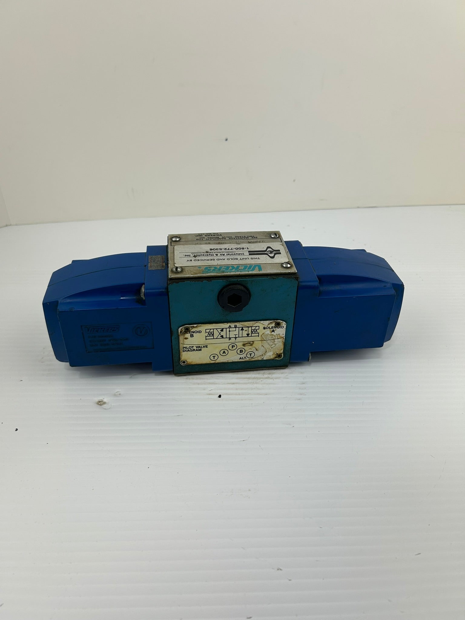 Vickers 400854 DG4S4 017C WB 50 Directional Valve