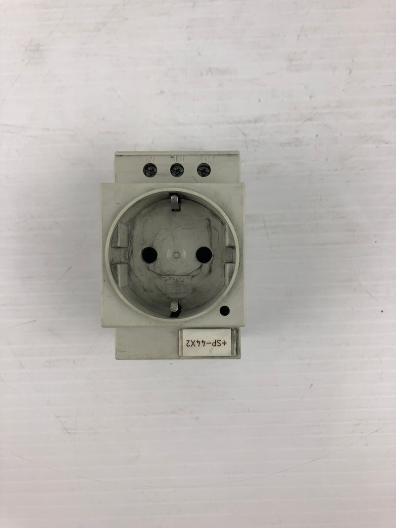 Luetze 680572 Control Cabinet Outlet for Hat Rail ST-3/S 16A 250V