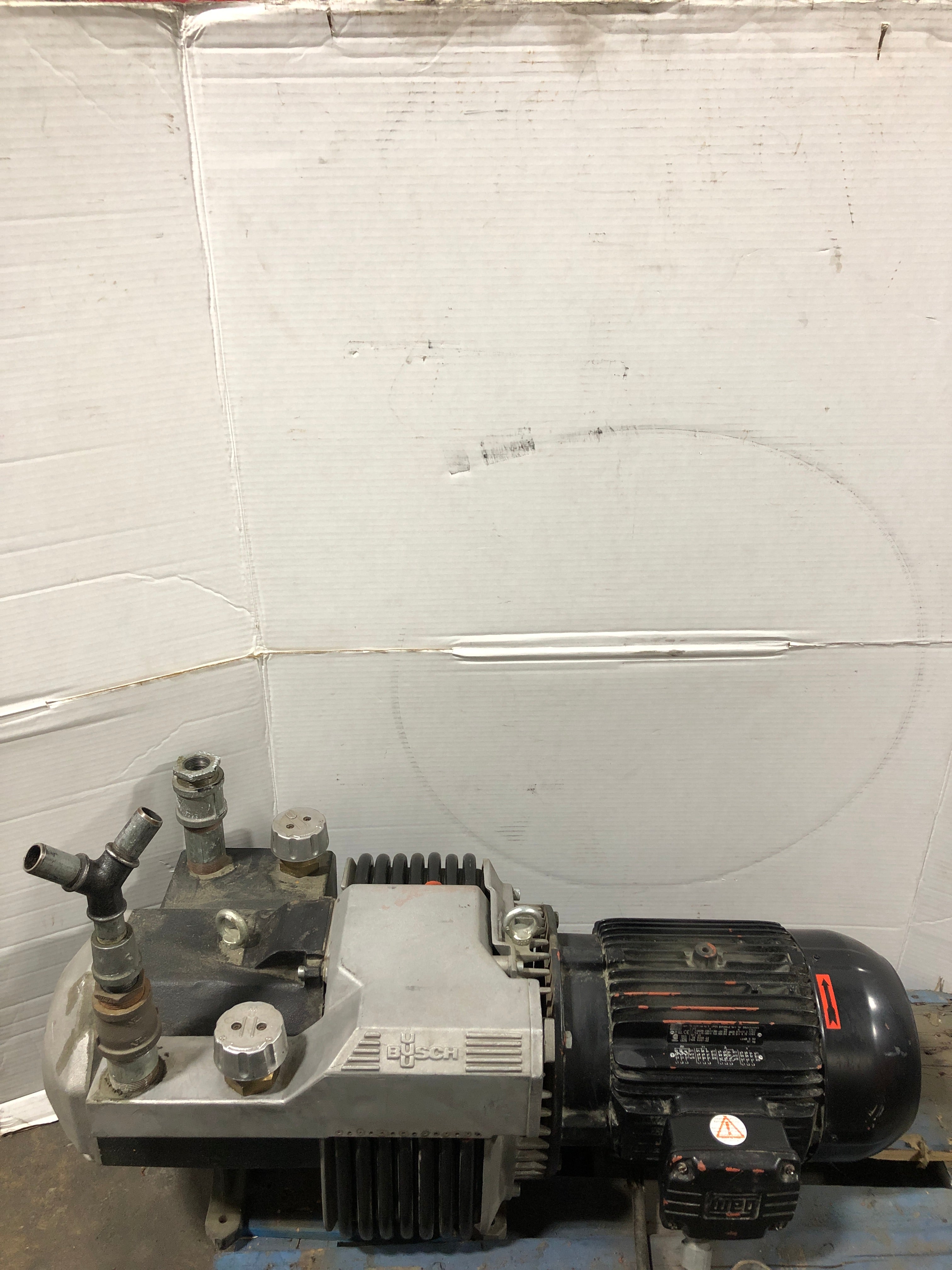 Busch DC 0140 C 003 DLXX Vacuum Pump with Weg Motor