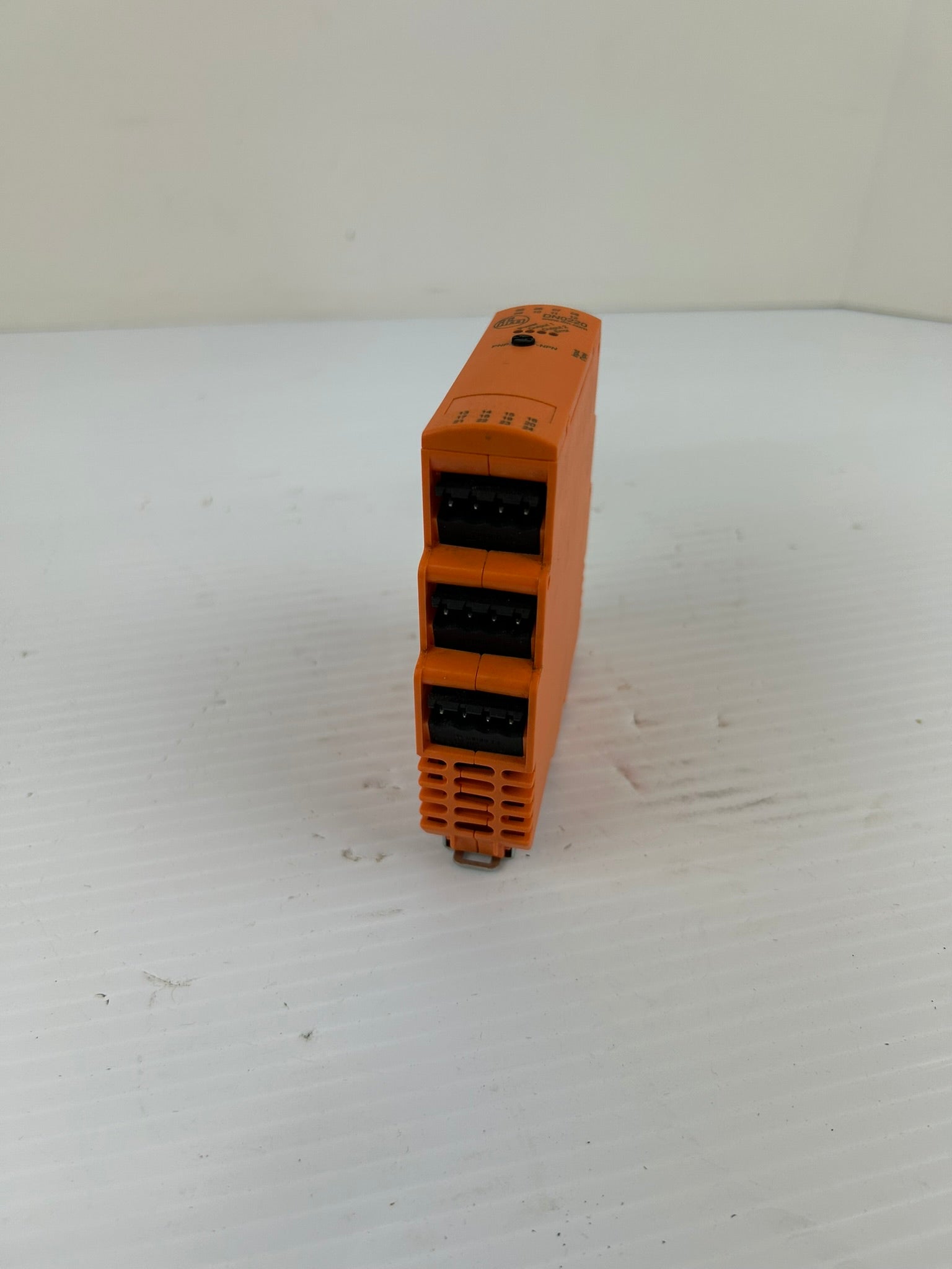 IFM DN0220 2-Channel Switching Amplifier N200/SA-2 110-240VAC PNP/NPN Relay