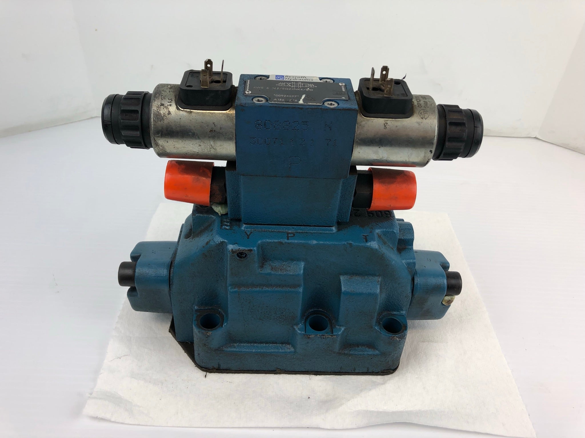 Rexroth Hydraulics Valve 4WE6J62/EG24NK4/B10 *00924597*