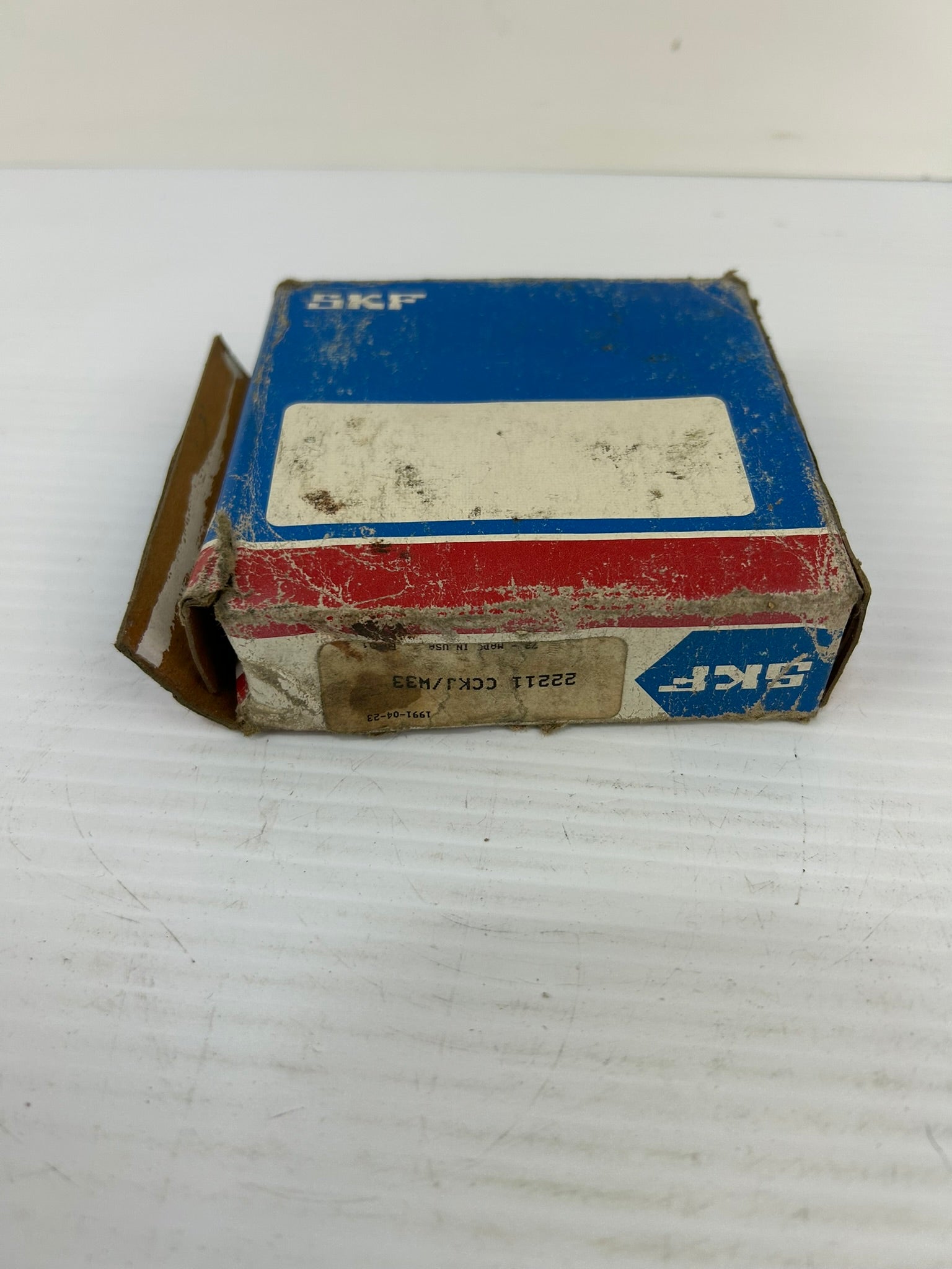 SKF 22211 CCKJ/W33 Spherical Roller Bearing 22211-CCKJ-W33 22211CCKJW33