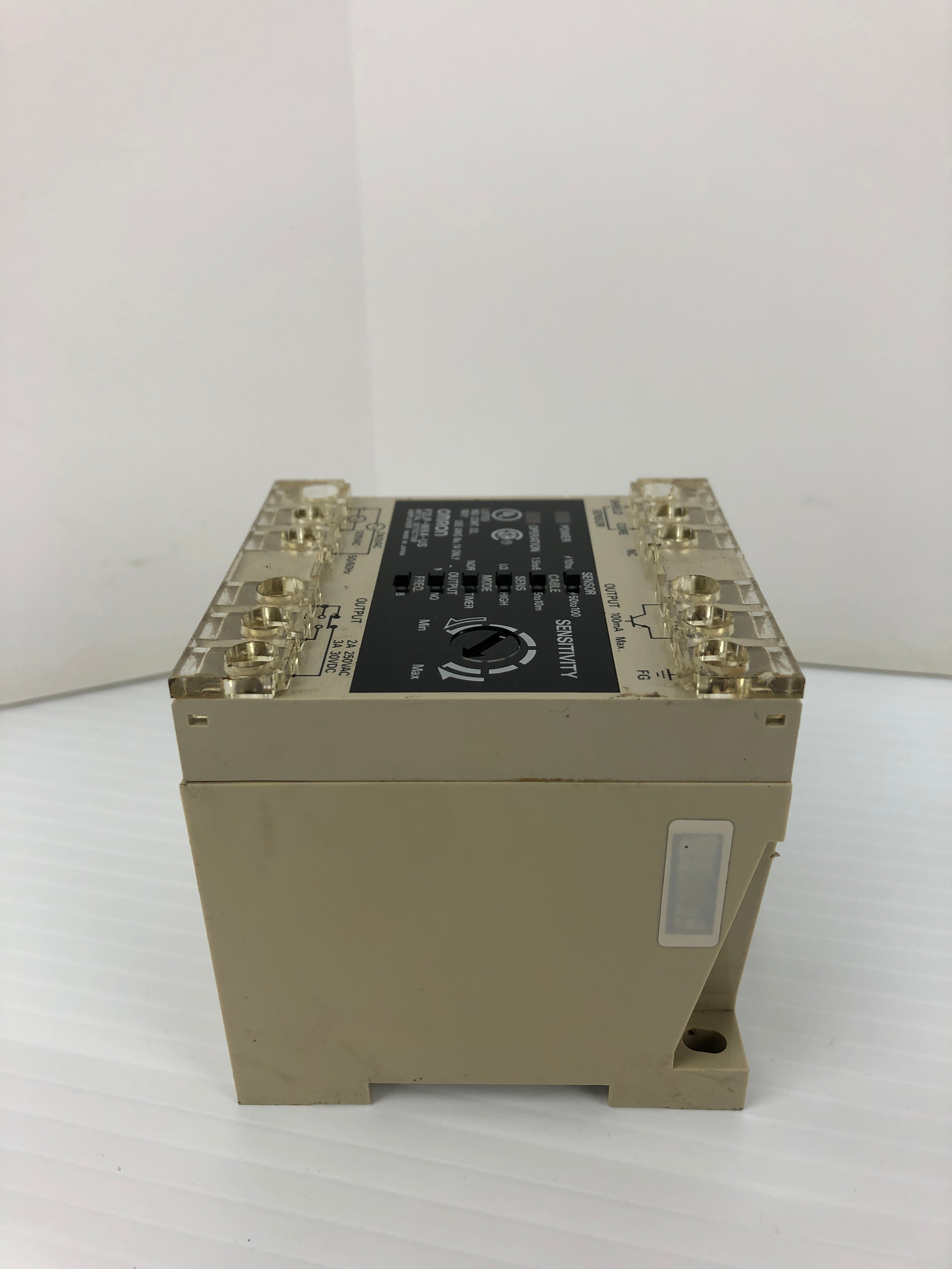 Omron F2LP-WK4-US Metal Detector Amplifier 250VAC 100mA 3A 50/60Hz