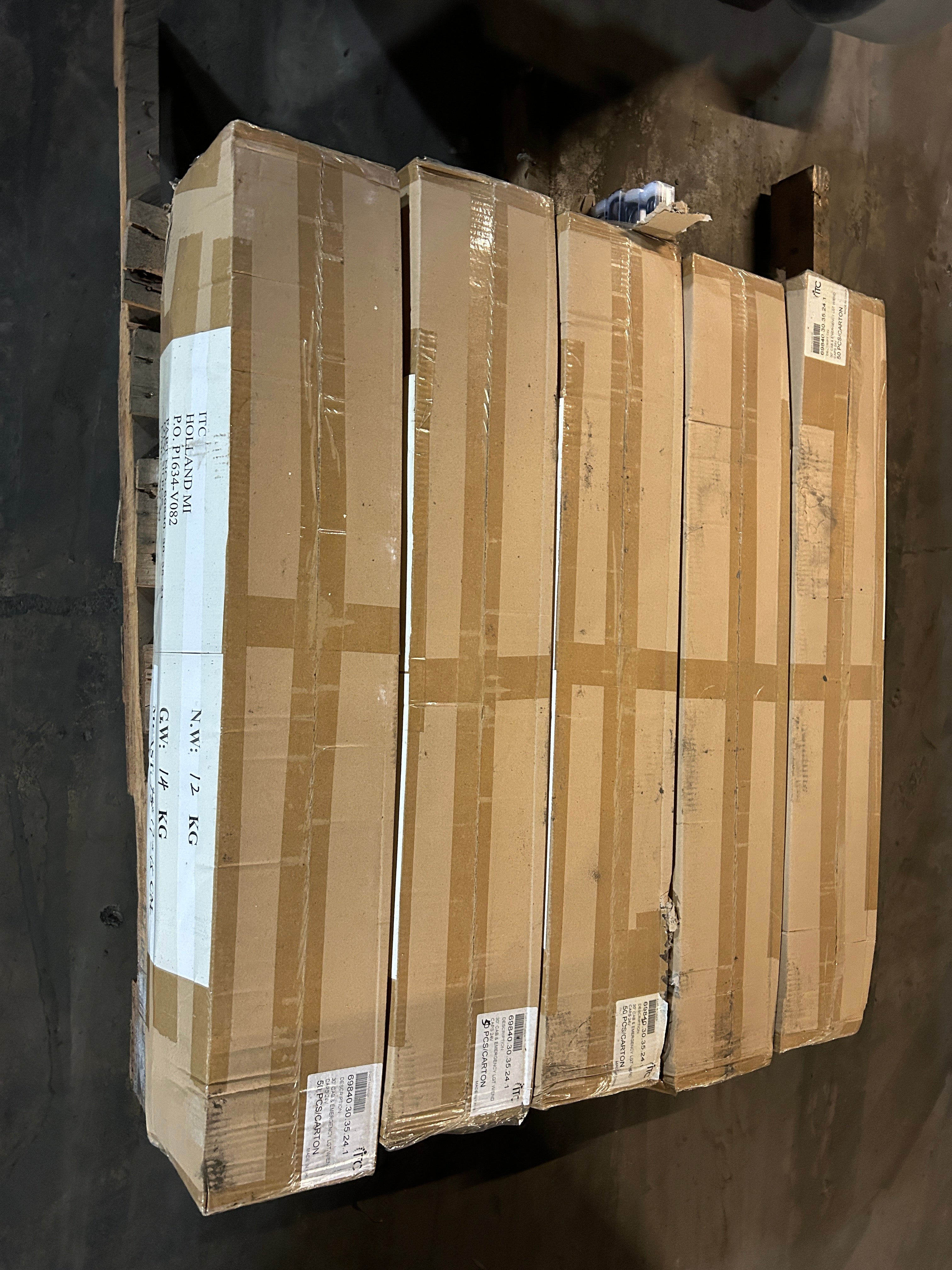 ITC 30" Cab Emergency LED Light Strip with End Caps 24V 69840.30.35.24.1 QTY 50