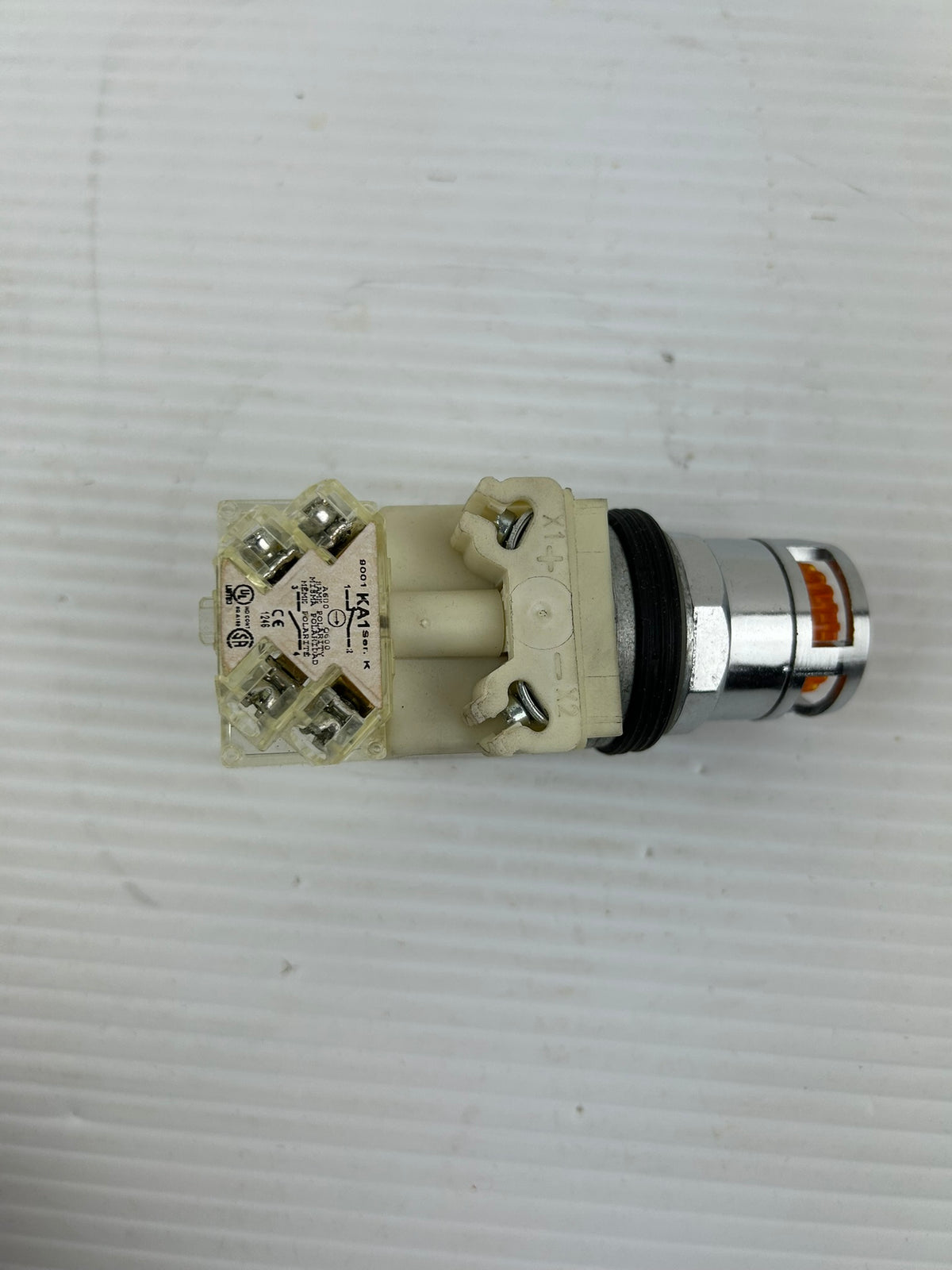 Schneider Electric 9001K3L38LYAH13 Illuminated Momentary Push Button Amber