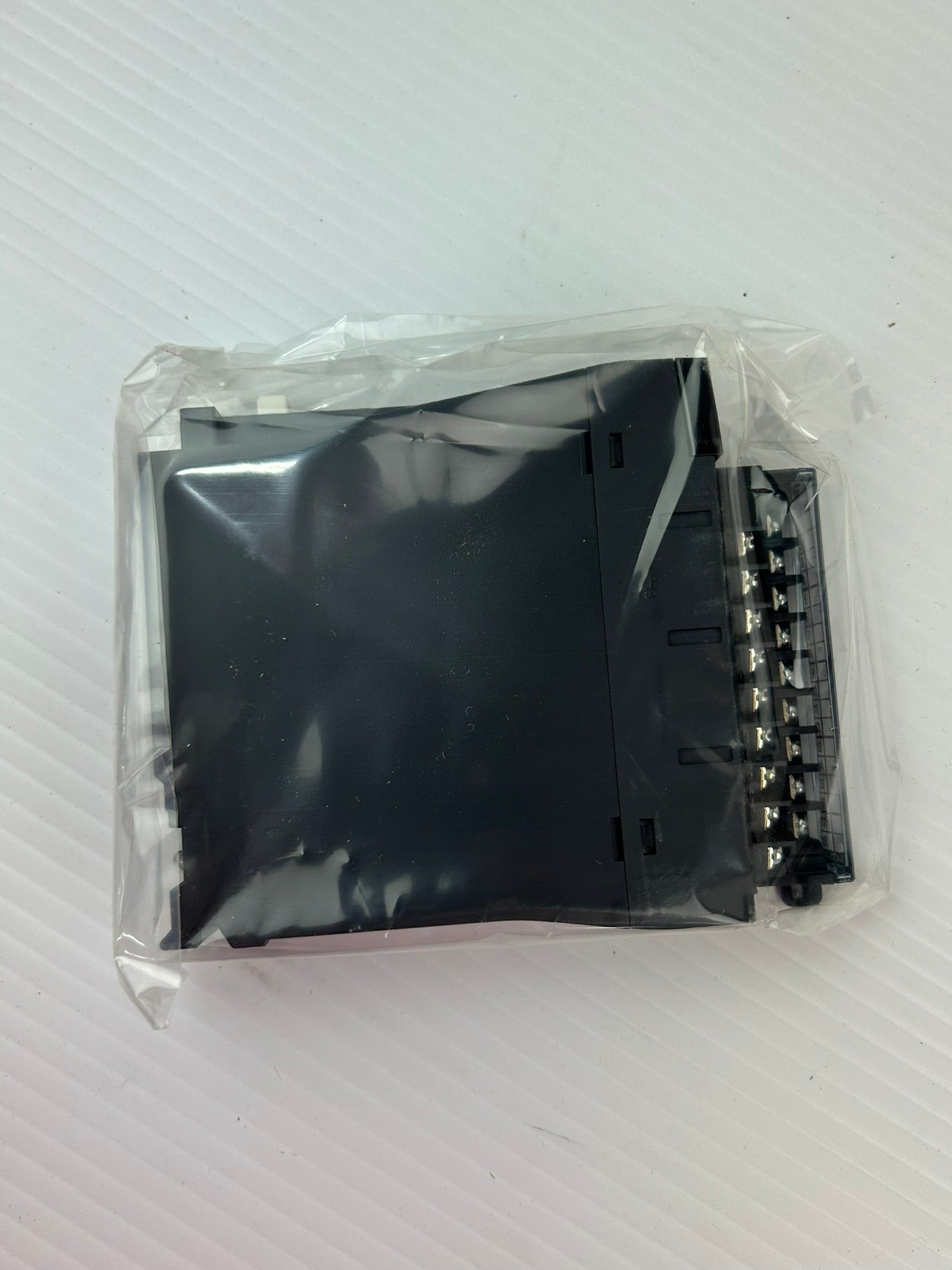 Mitsubishi RX40C7 MELSEC iQ-R PLC DC Input Module 40 Point 24VDC