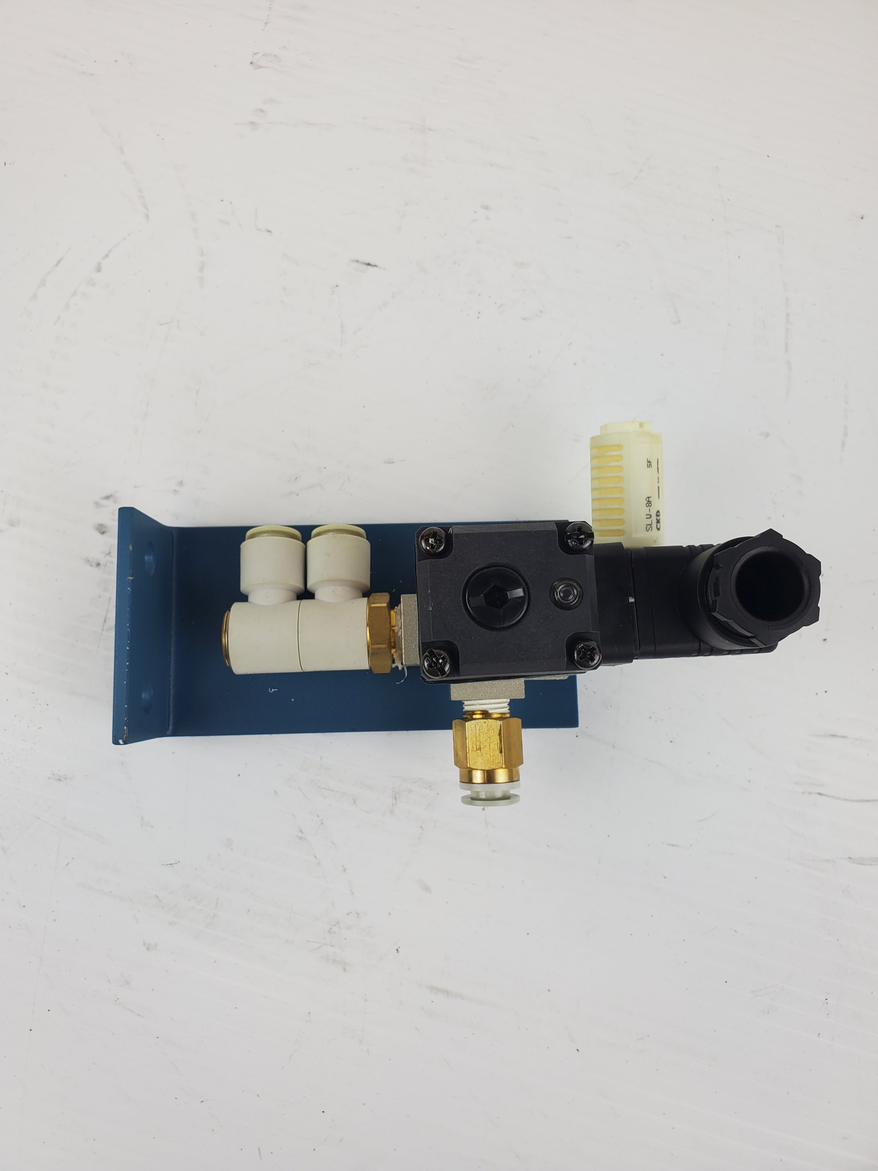 SMC VS3115 Solenoid Valve with SLW-8A 5F CKD Silencer Pneumatic