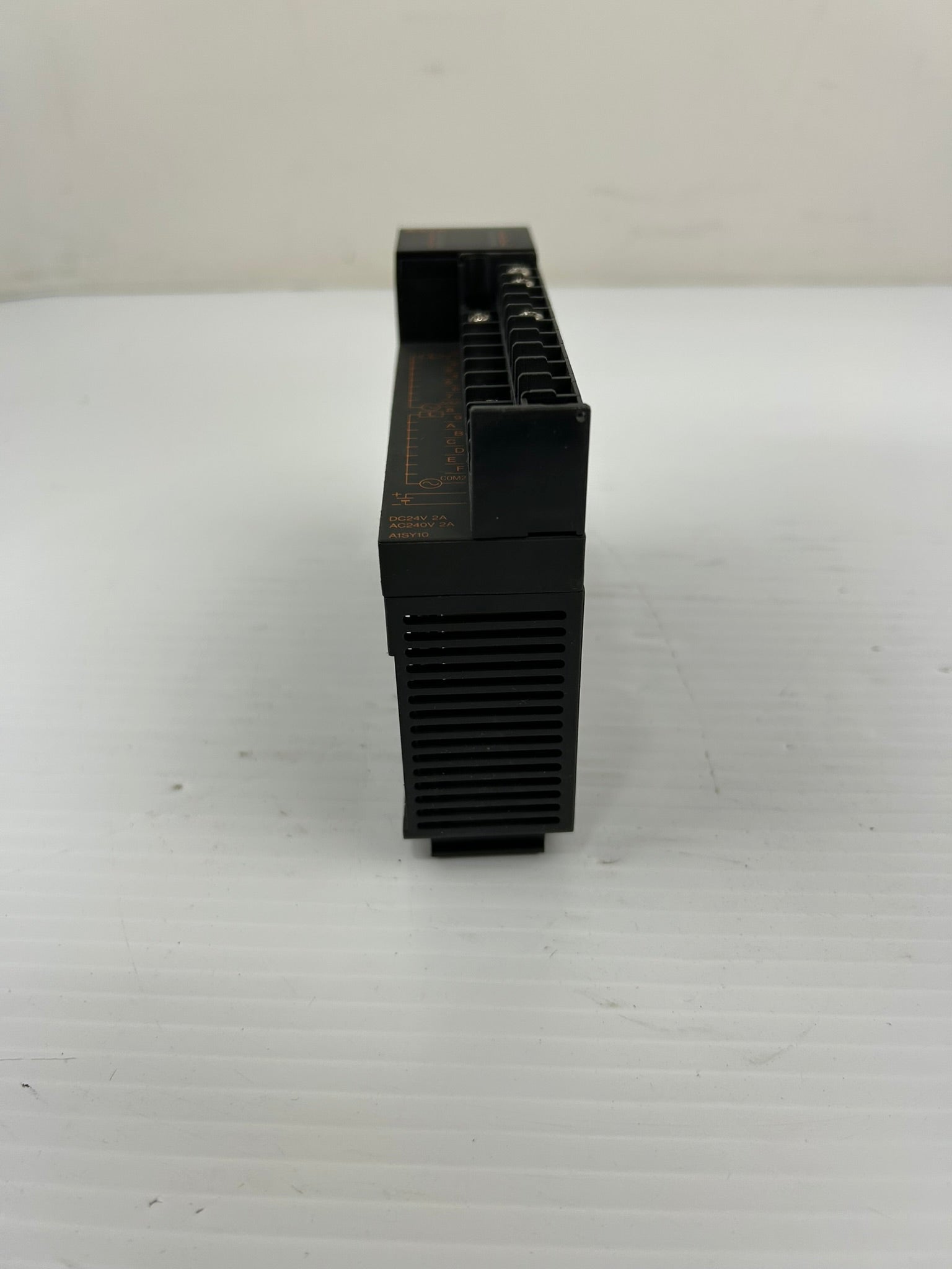 Mitsubishi A1SY10 Output Unit PLC Module 24VDC 2A 240VAC 8.0A/COM