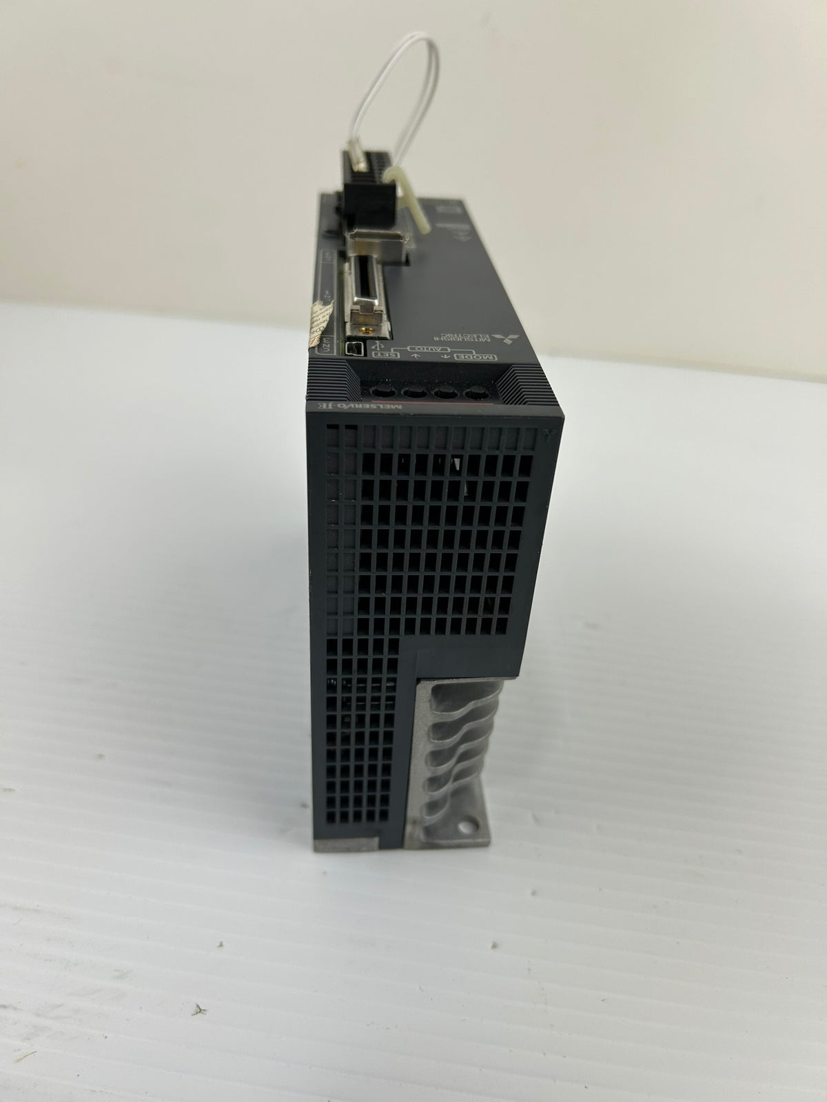 Mitsubishi MR-JE-40A AC Servo Drive 400W 200-240V 3 Phase MRJE40A