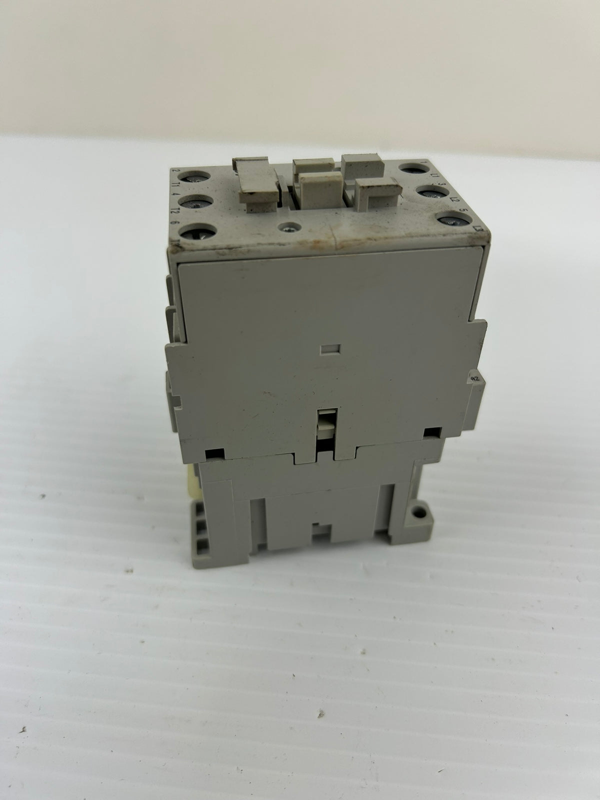 Allen-Bradley 100-C37*00 3-Phase IEC Contactor 600V Series C