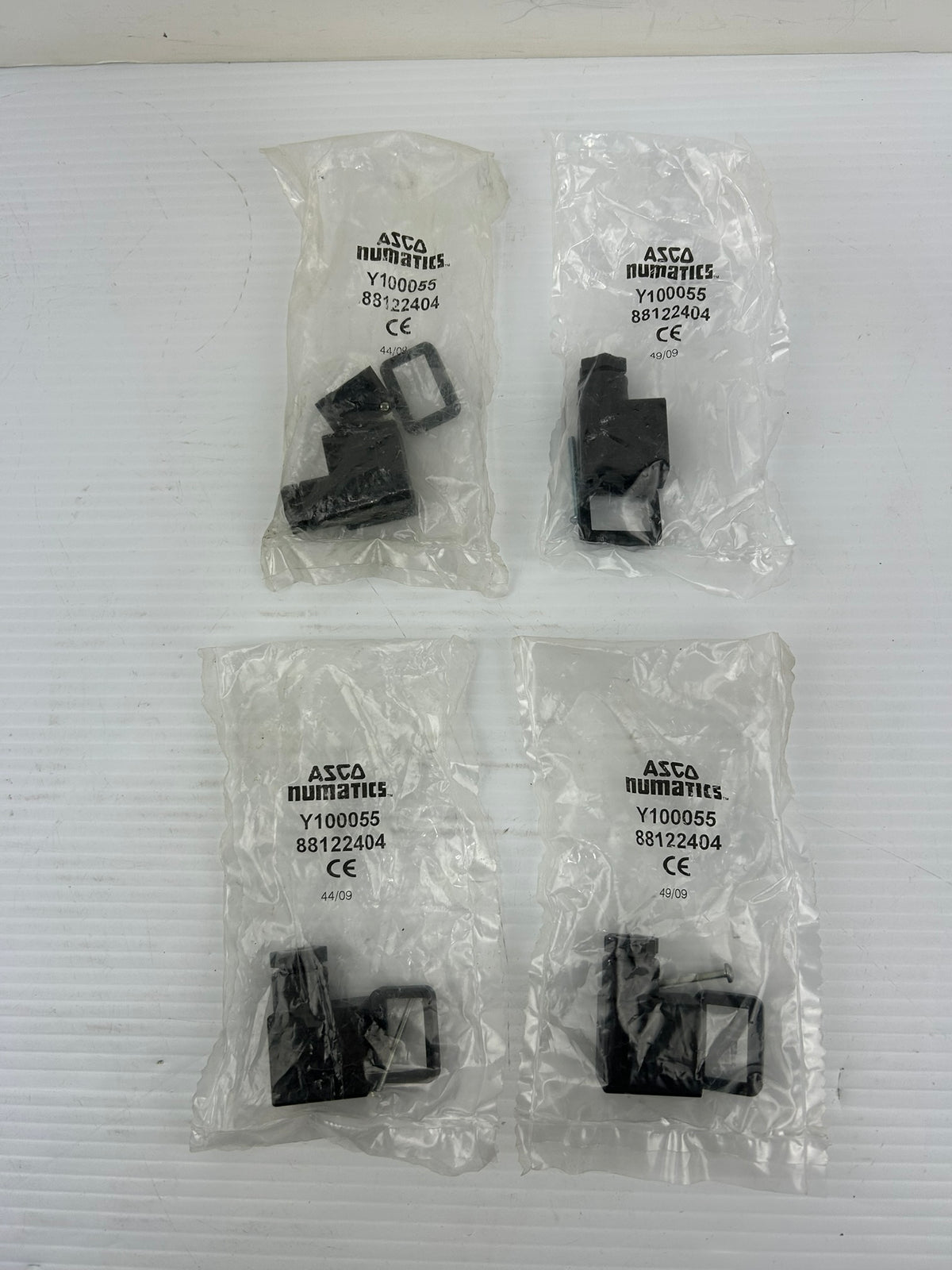 Asco Y100055 88122404 Numatics Connector - Lot of 4