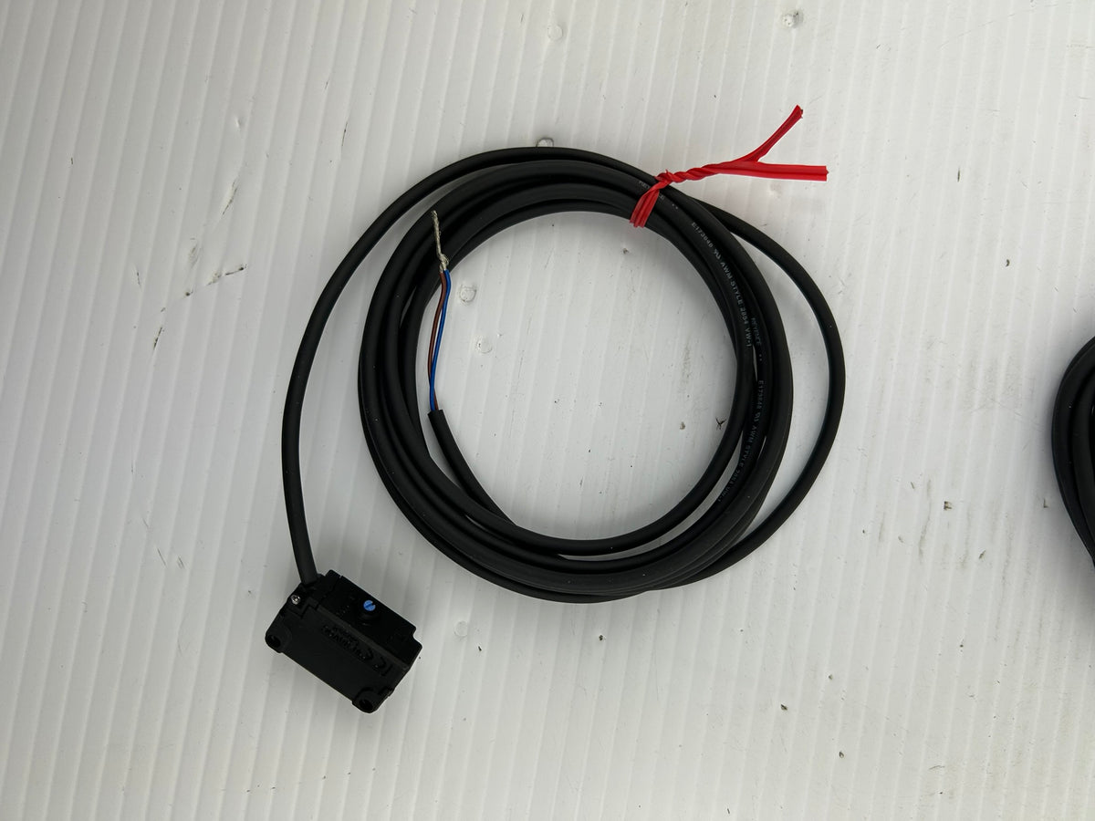 Keyence PZ-G51P Photoelectric Sensor Set PZ-G51T PZ-G51PR PNP Cable 10-30VDC 20m