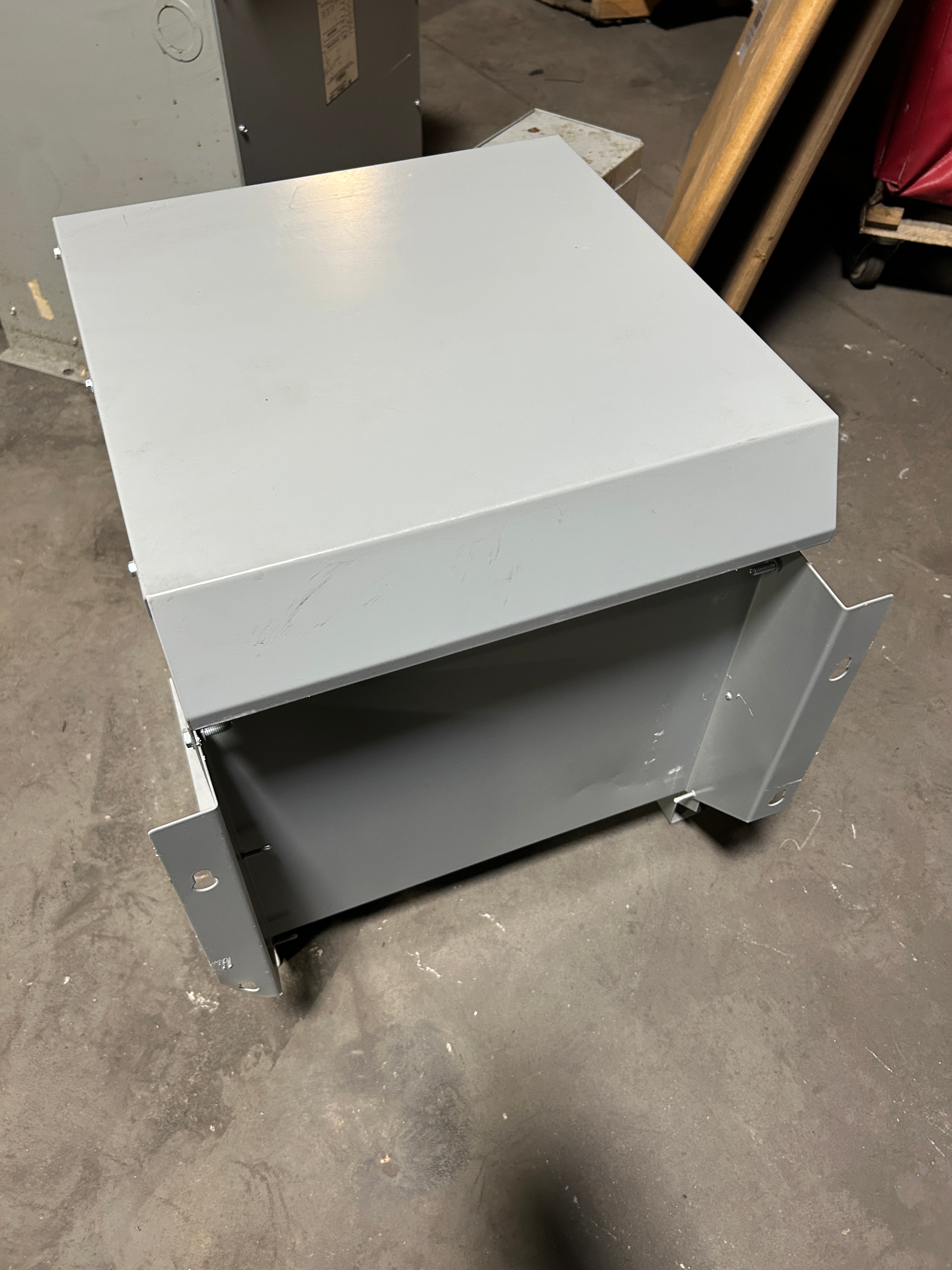 Allen-Bradley 1321-3TW005-BB Dry Type Drive Isolation Transformer 5kVA 460V 3PH