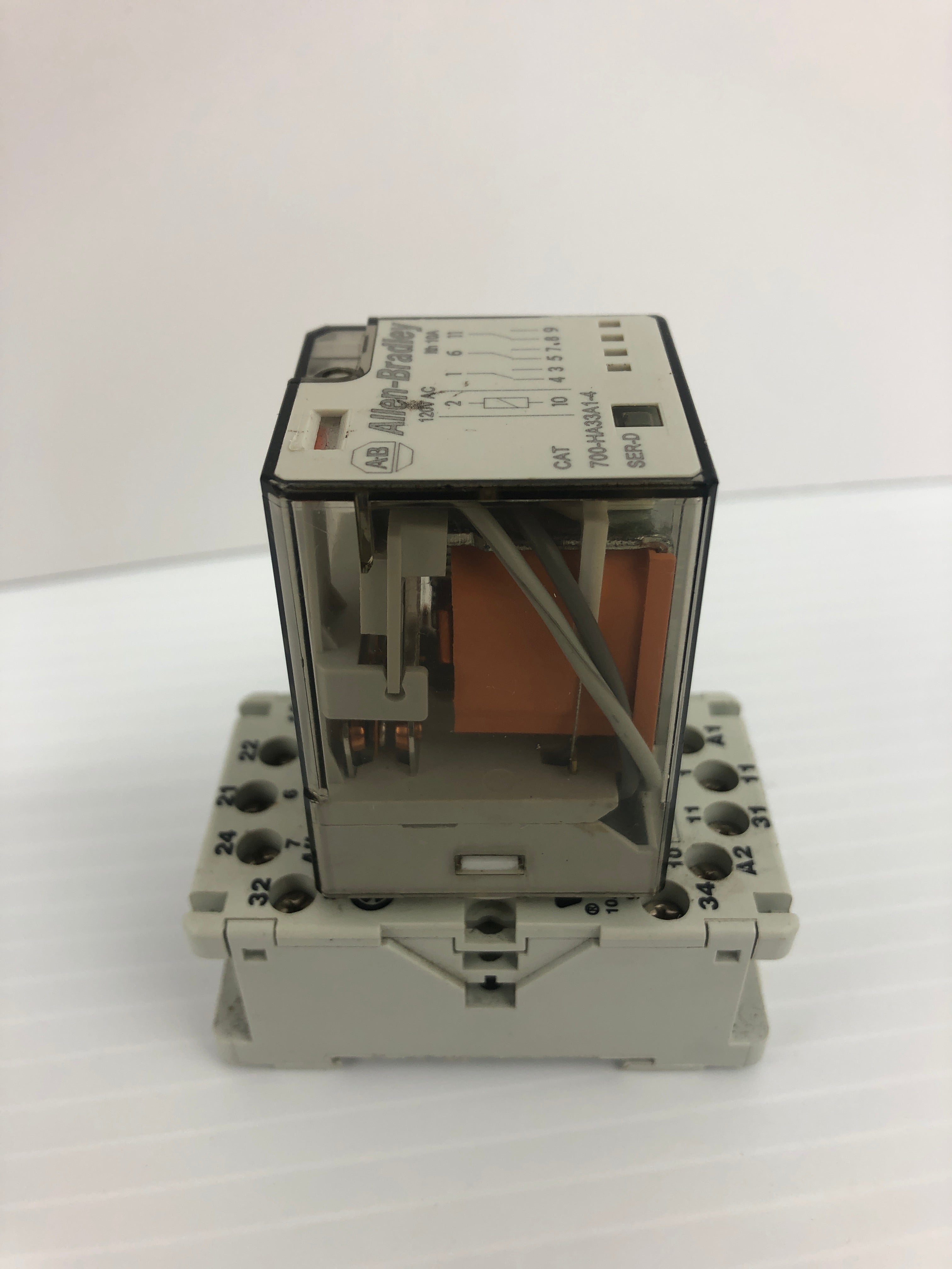 Allen-Bradley 700-HA33A1-4 Relay Ser. D with 700-HN101 Base Ser. C - Lot of 2
