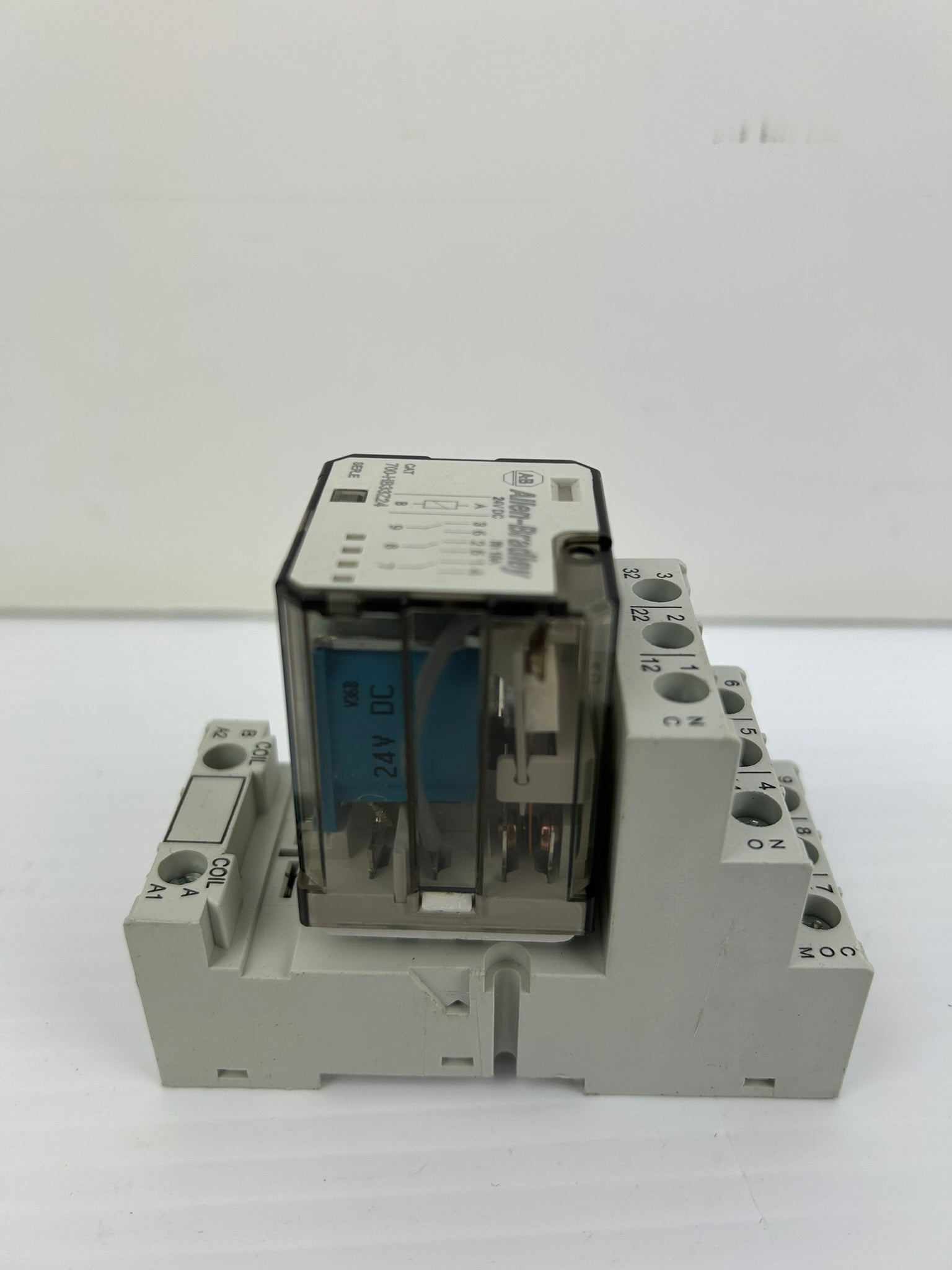 Allen-Bradley 700-HB33Z24 Relay Ser E with 700-HN153 Base - Lot of 5