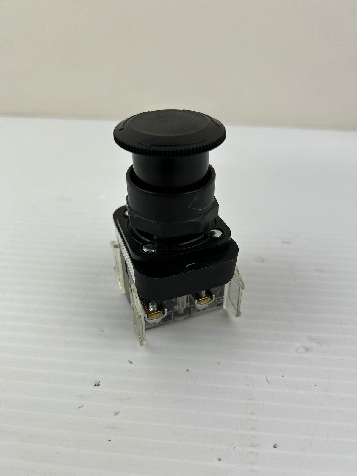 Allen-Bradley 800H-FRXT2A5 /F Selector Switch Operator Contact Block 800T-XD4 /E