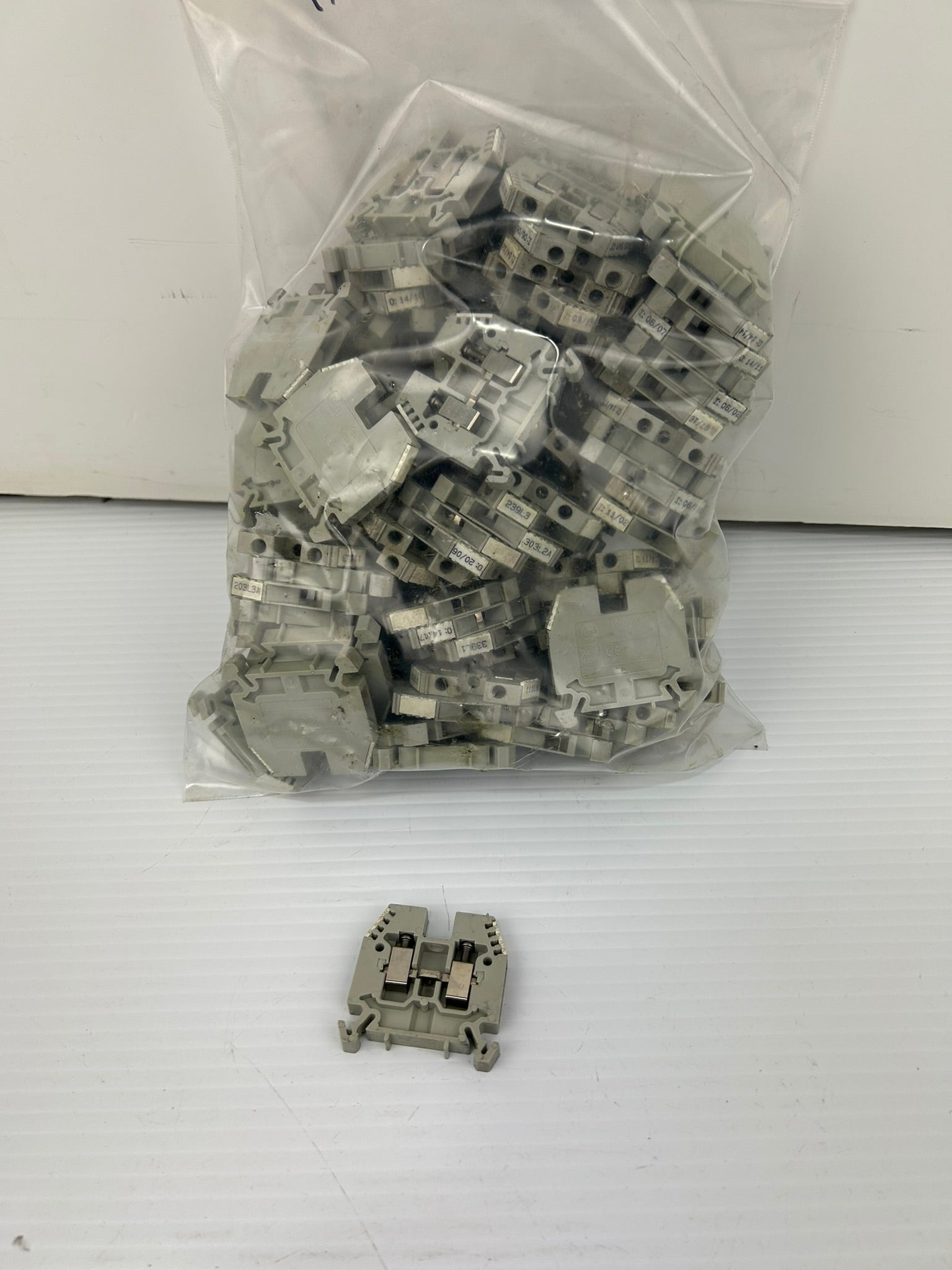 Allen Bradley 1492-W6 Terminal Blocks 800V 6mm(2) - Lot of 100
