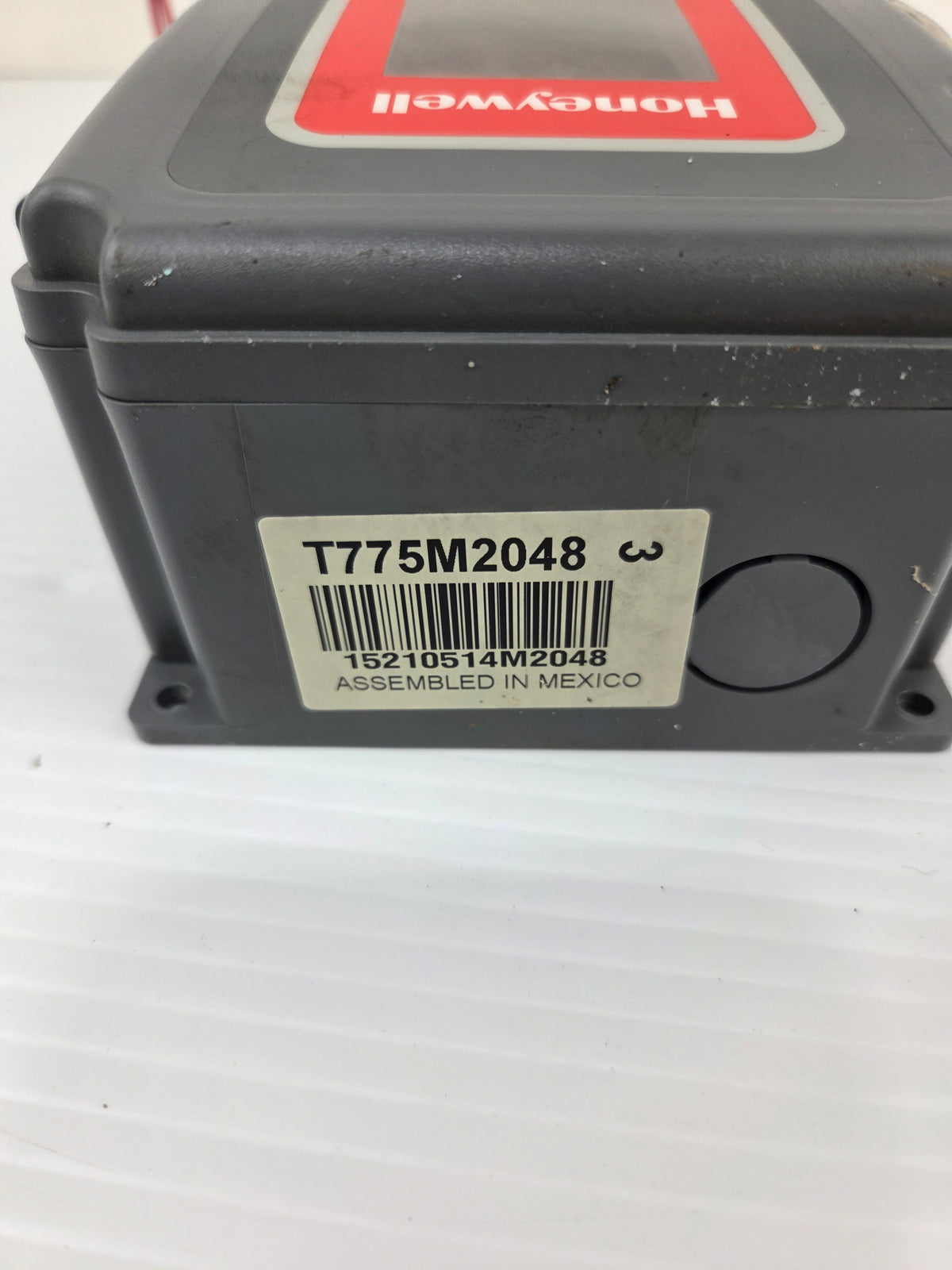 Honeywell T775M2048 Temperature Controller
