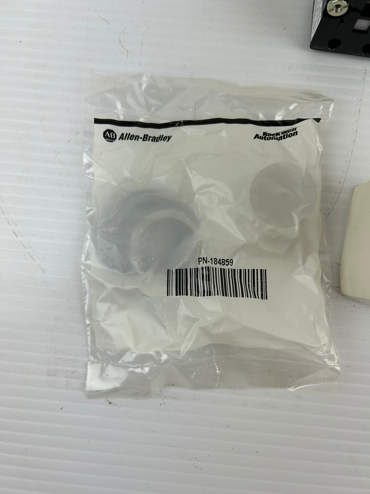 Allen Bradley 800-FXMQH2RA7 30mm Red Push-Pull Device 800T PB Series U