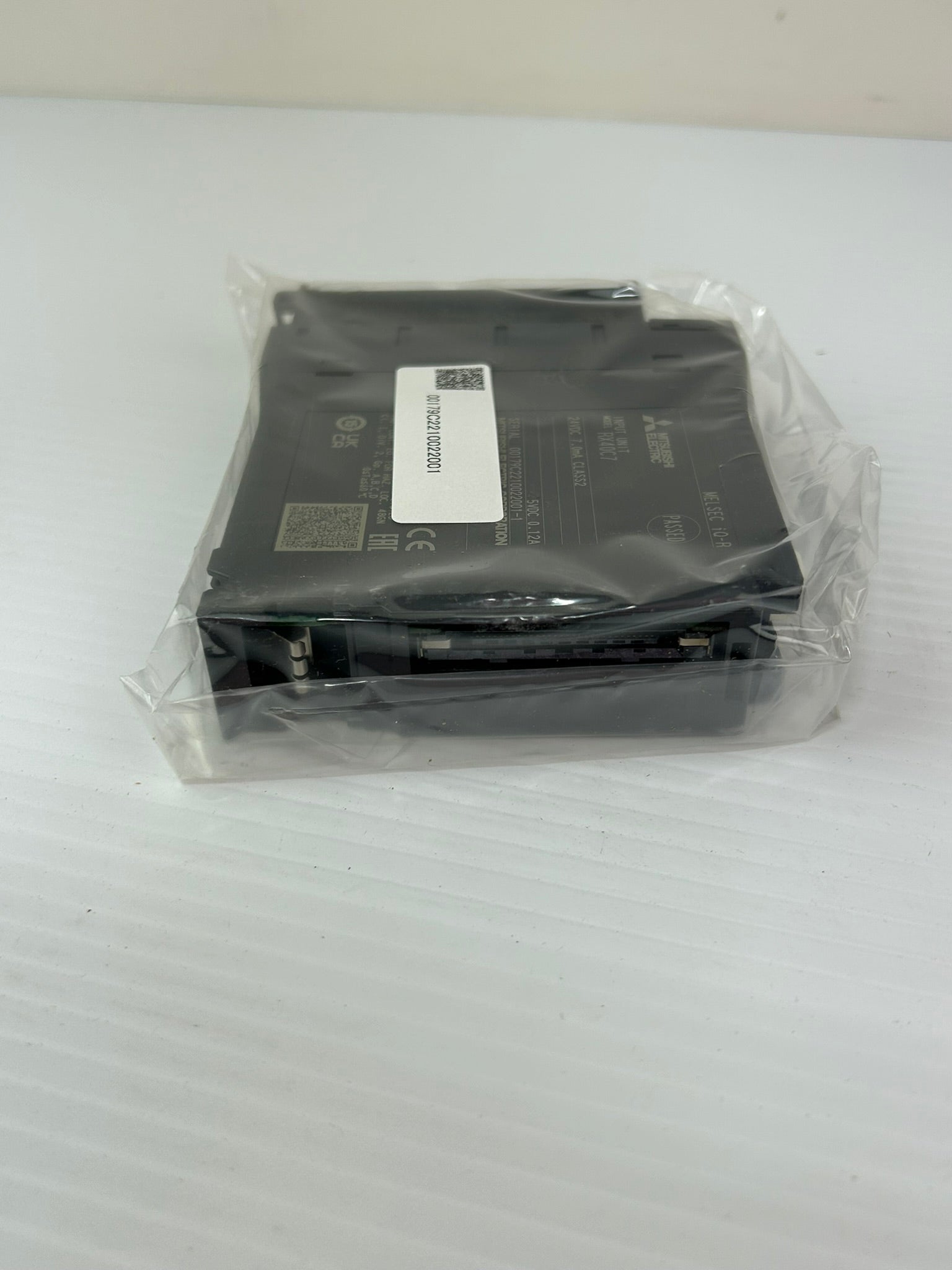 Mitsubishi RX40C7 MELSEC iQ-R PLC DC Input Module 40 Point 24VDC