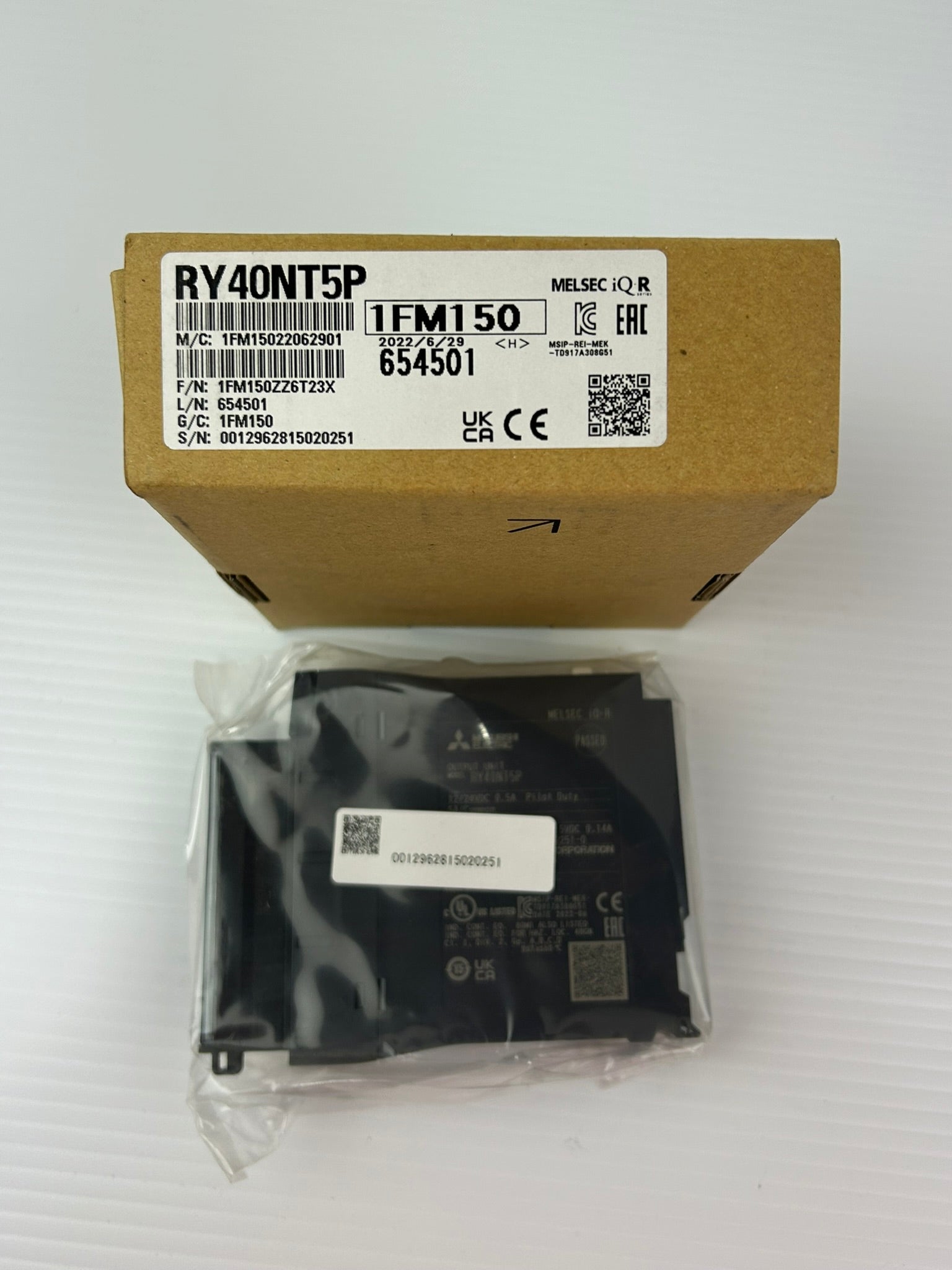 Mitsubishi RY40NT5P MELSEC iQ-R 40-Point Relay Output PLC Module
