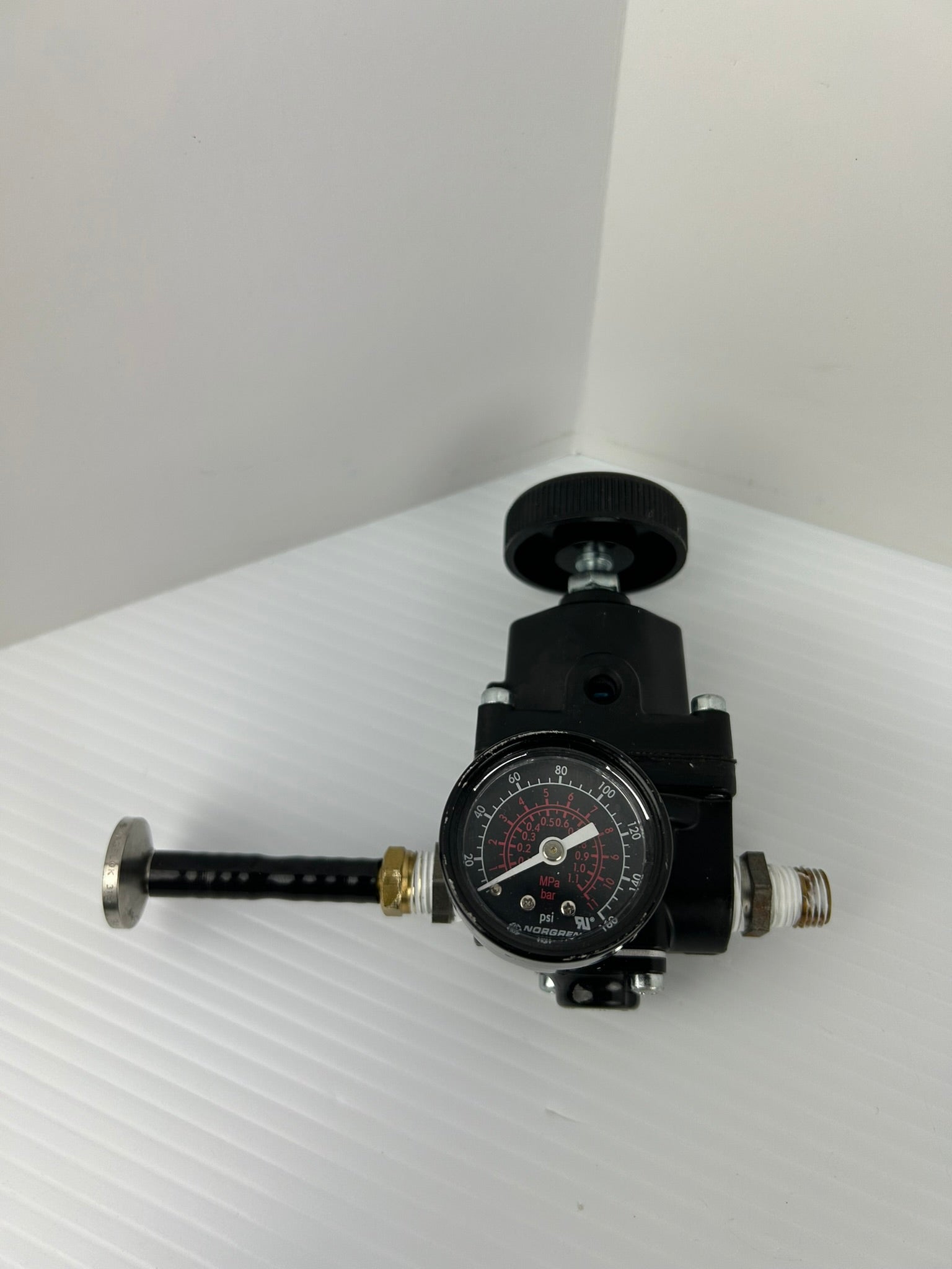 Fairchild 30243 Regulator 250 PSIG 17.0 bar with Norgren Gauge 0-160 PSI