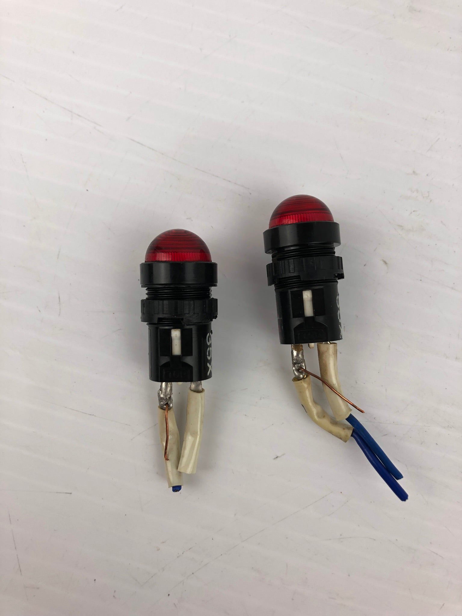 IDEC AP6M Red Pilot Light - Lot of 2