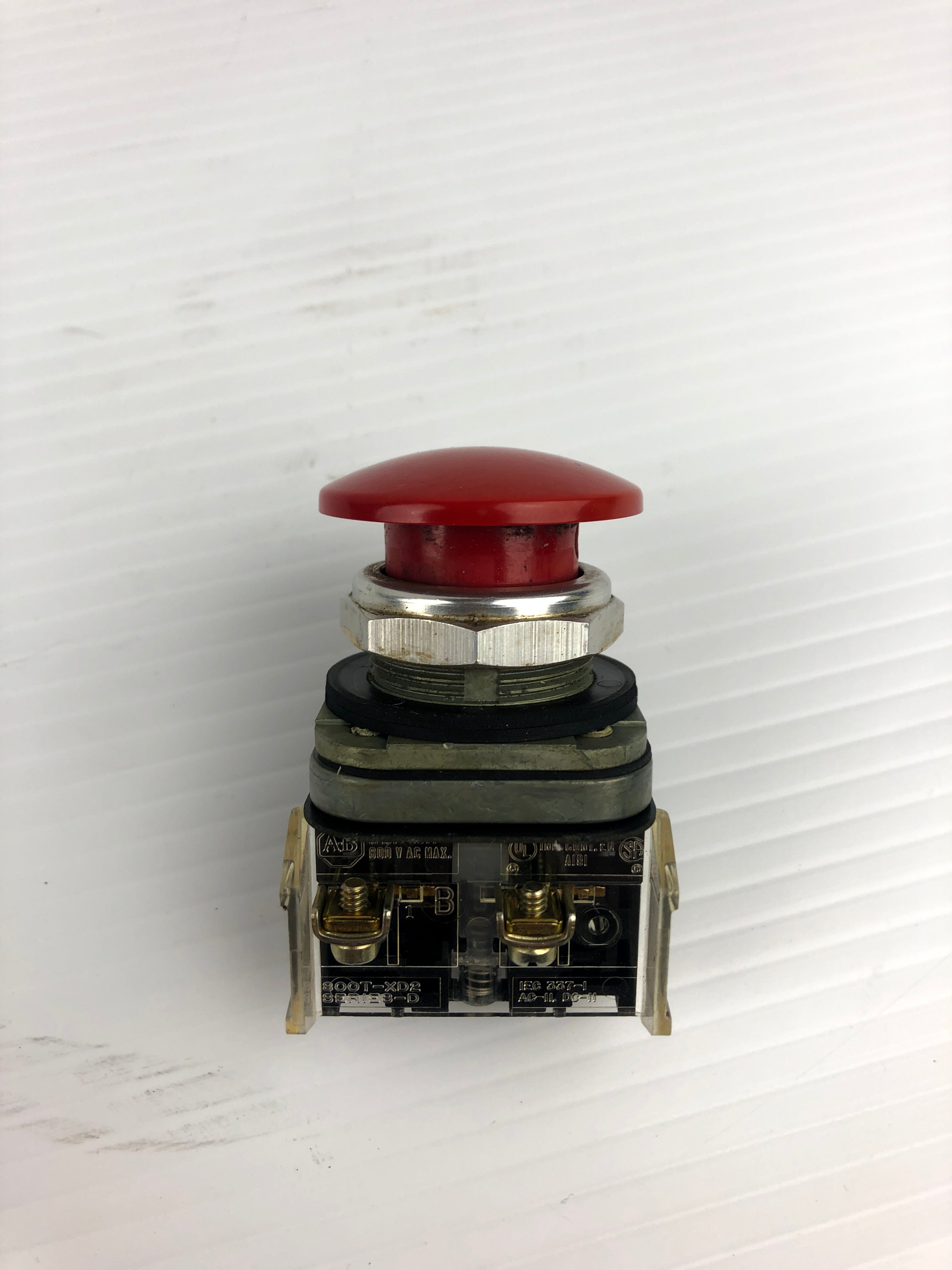 Allen Bradley 800T-XD2 Series D Push Button Red 800T-D Series T