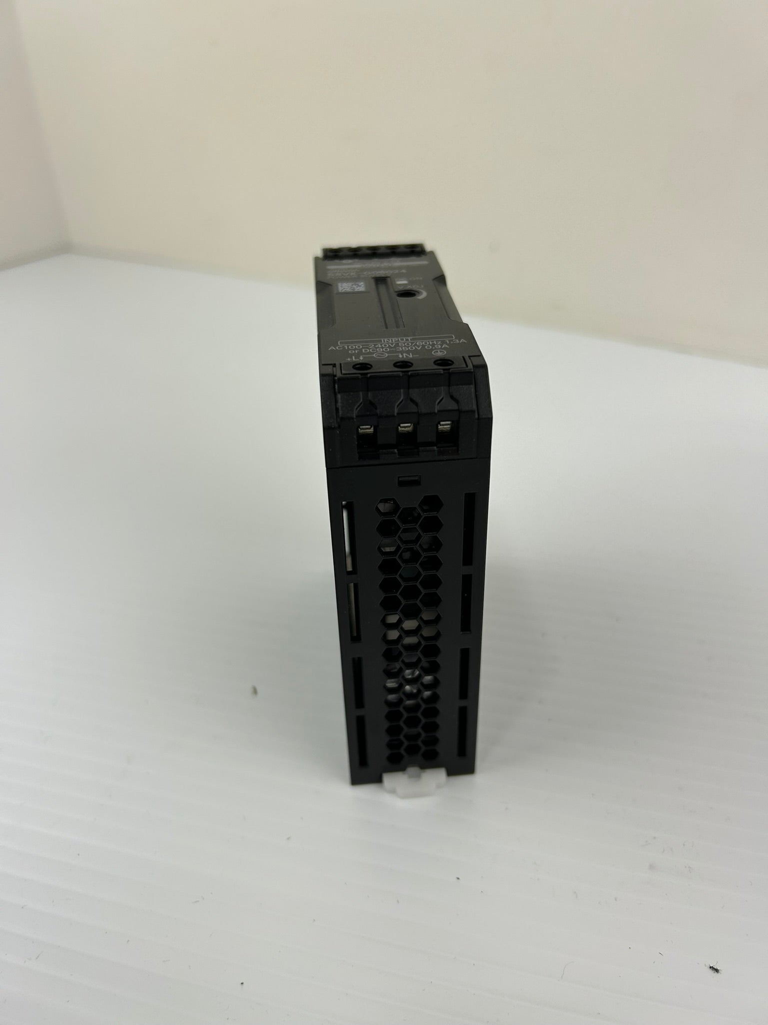 Omron S8VK-G06024 DIN Rail Power Supply 24VDC 2.5A 60W 100-240VAC