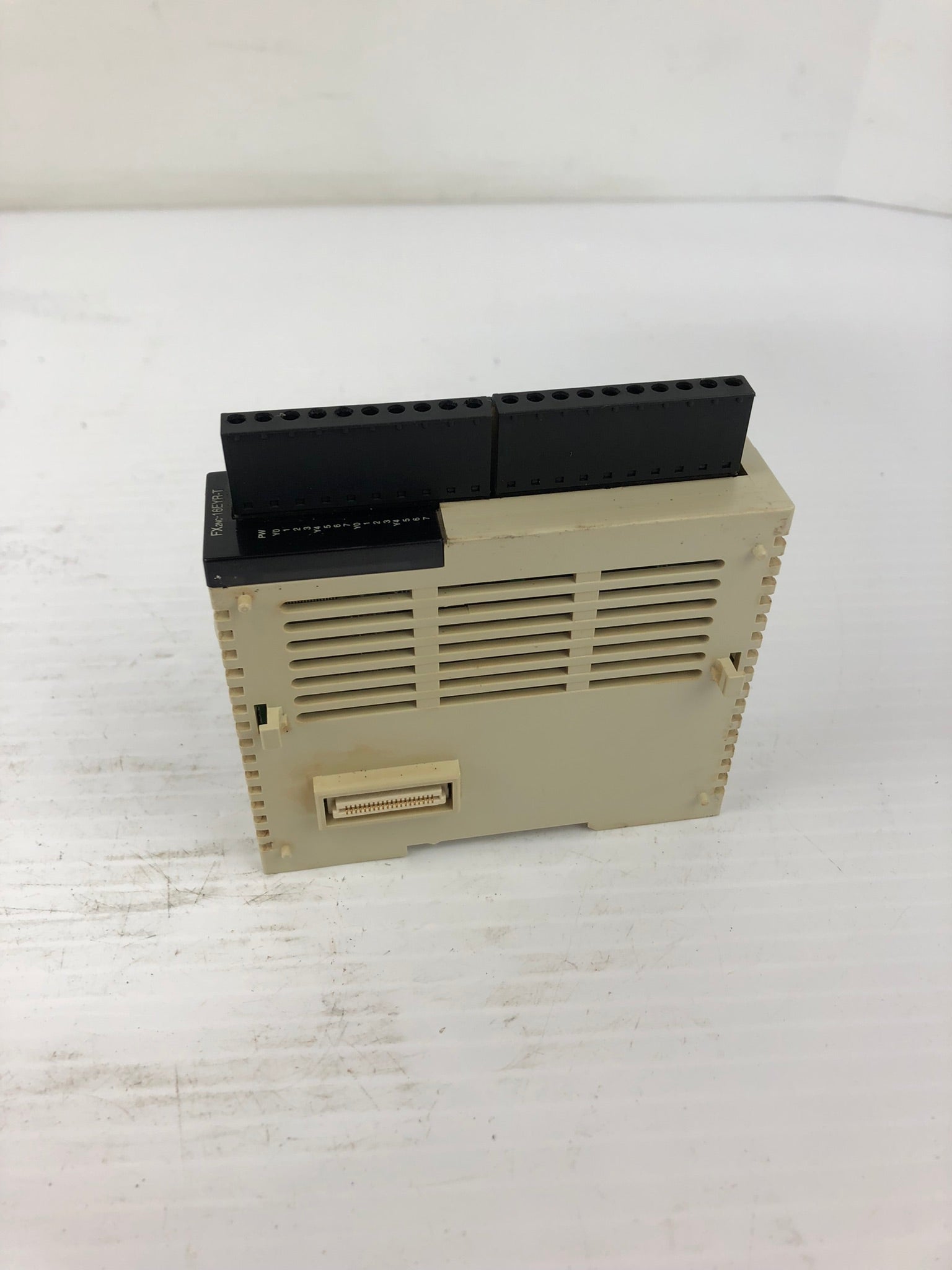 Mitsubishi FX2NC-16EYR-T Programmable Controller