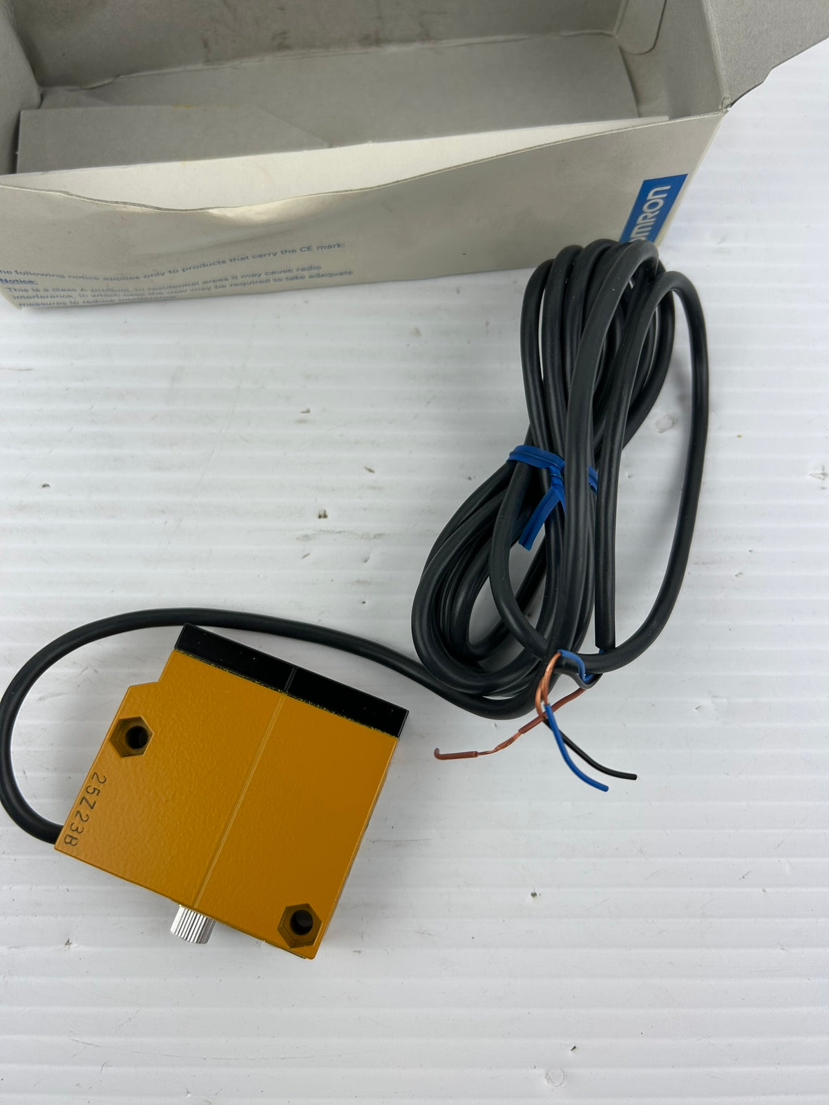 Omron E3S-LS20XB4 Photoelectric Switch 12 to 24 VDC