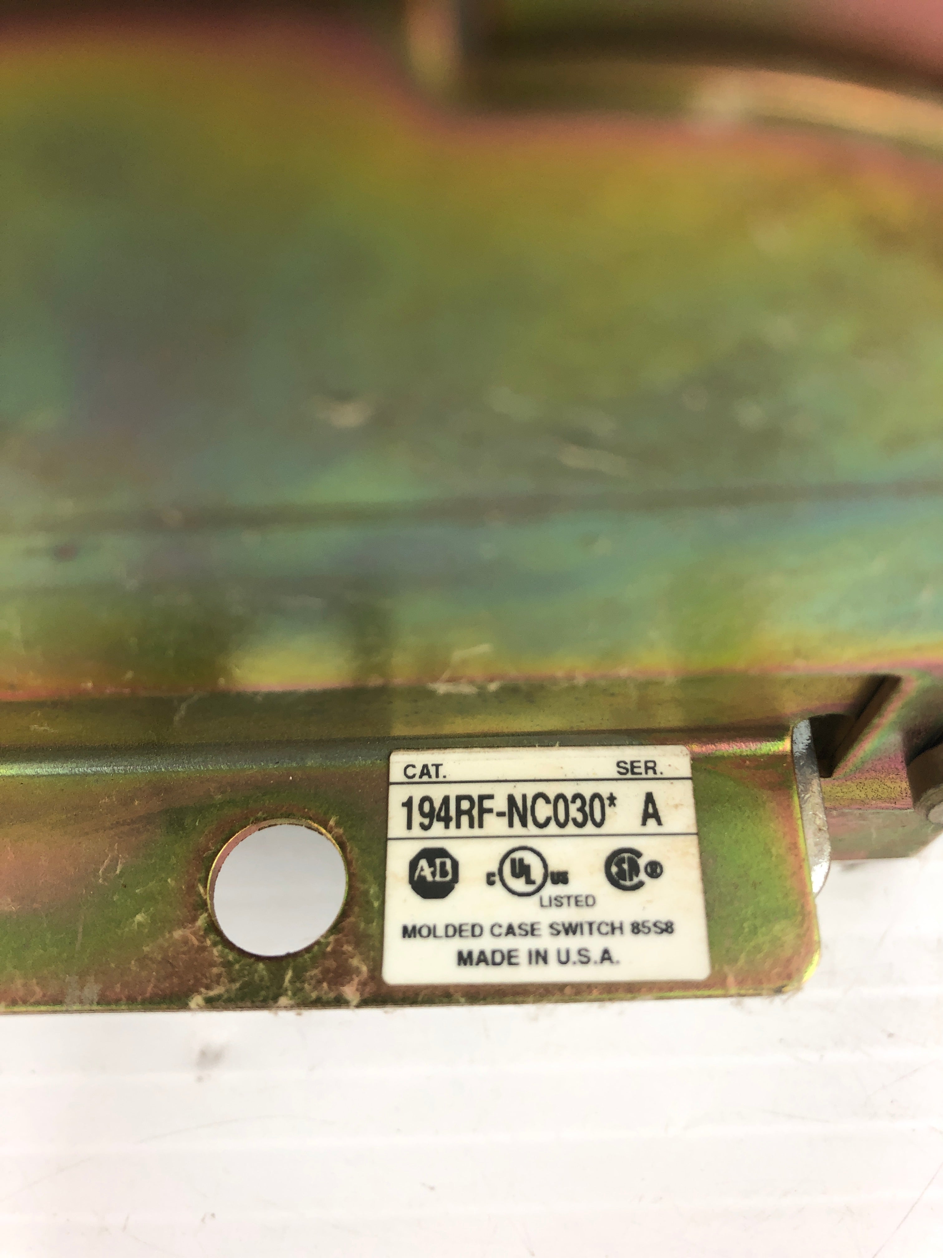Allen-Bradley 194RF-NC030* Ser A Fused Disconnect Switch Mounted Cracked Holder