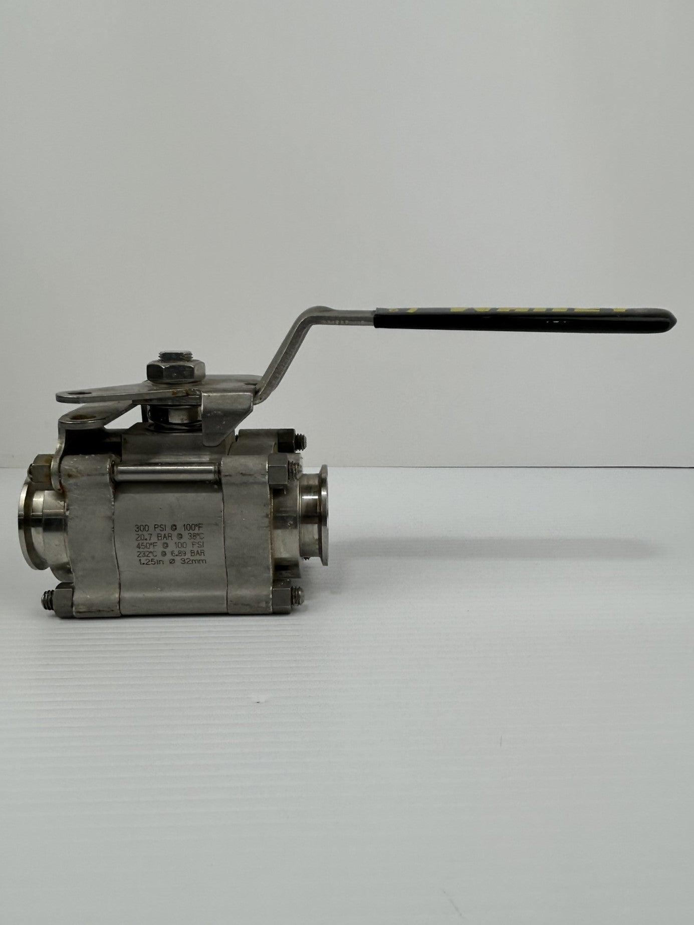 Whitey SS-67TSC24 Ball Valve 300 PSI 20.7 bar