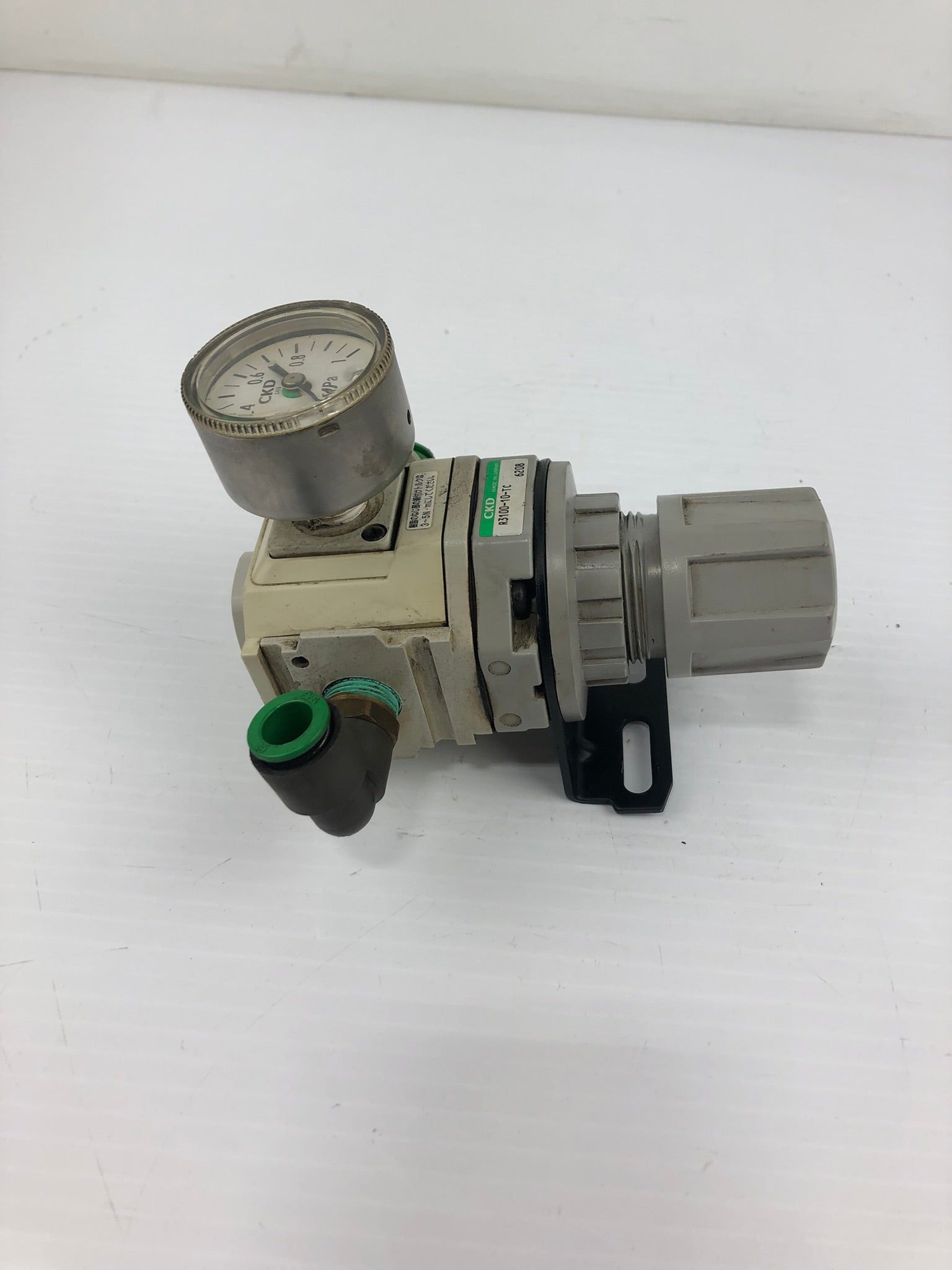 CKD R3100-10-TC Regulator 0-1 MPa 1" Left Fitting