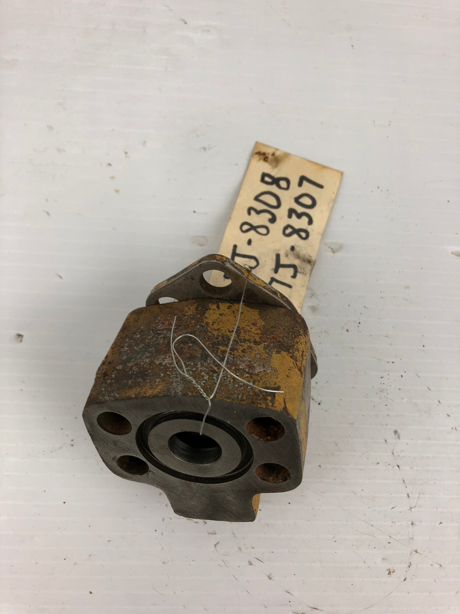 CAT 7J-8308 Valve Caterpillar 7J8308