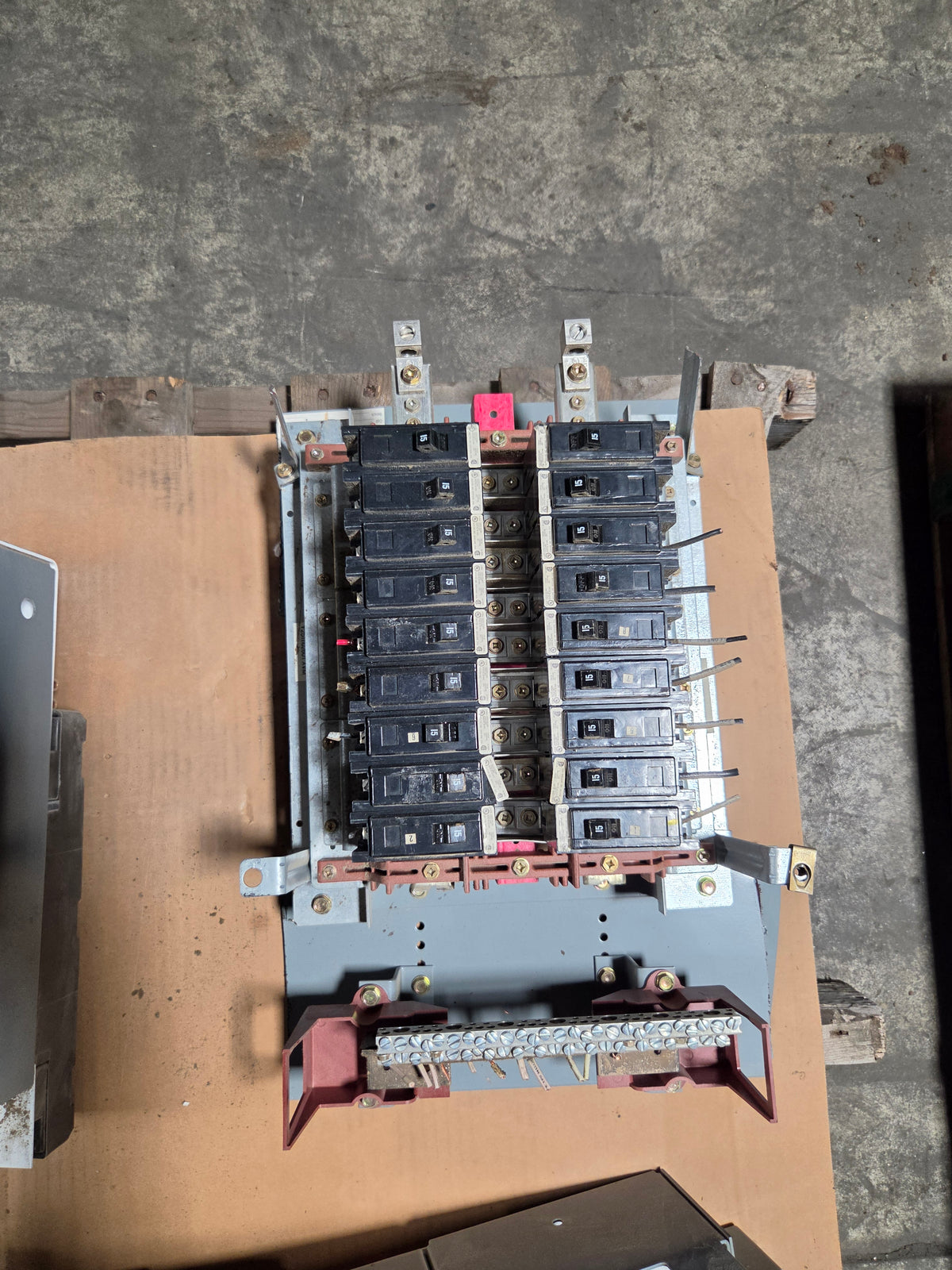 Allen-Bradley Industrial Circuit Breaker Distribution Panel 18 x 15A Breakers