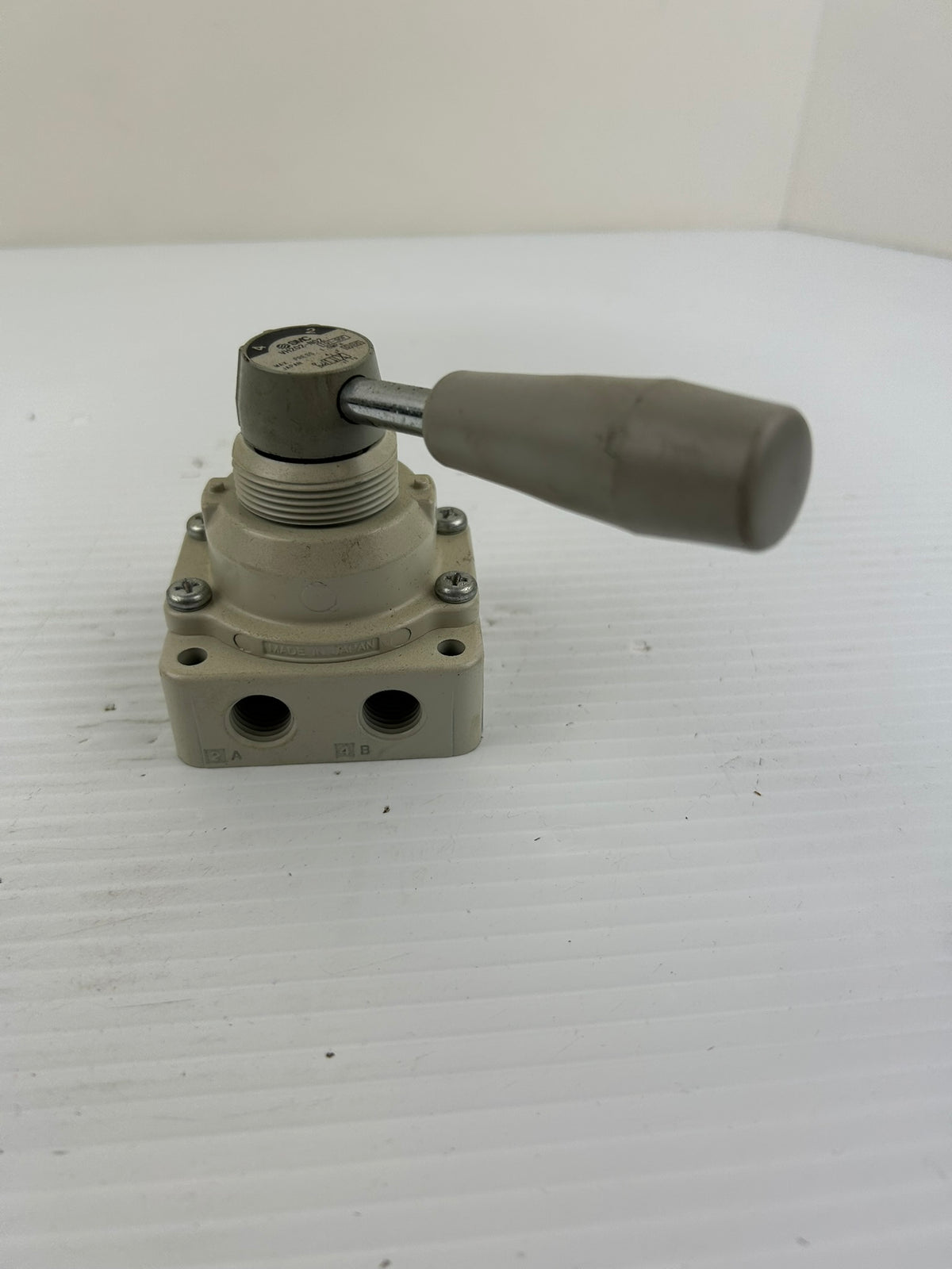 SMC VH202-N02 Manual Pneumatic Rotary Valve Hand Lever 4 Port
