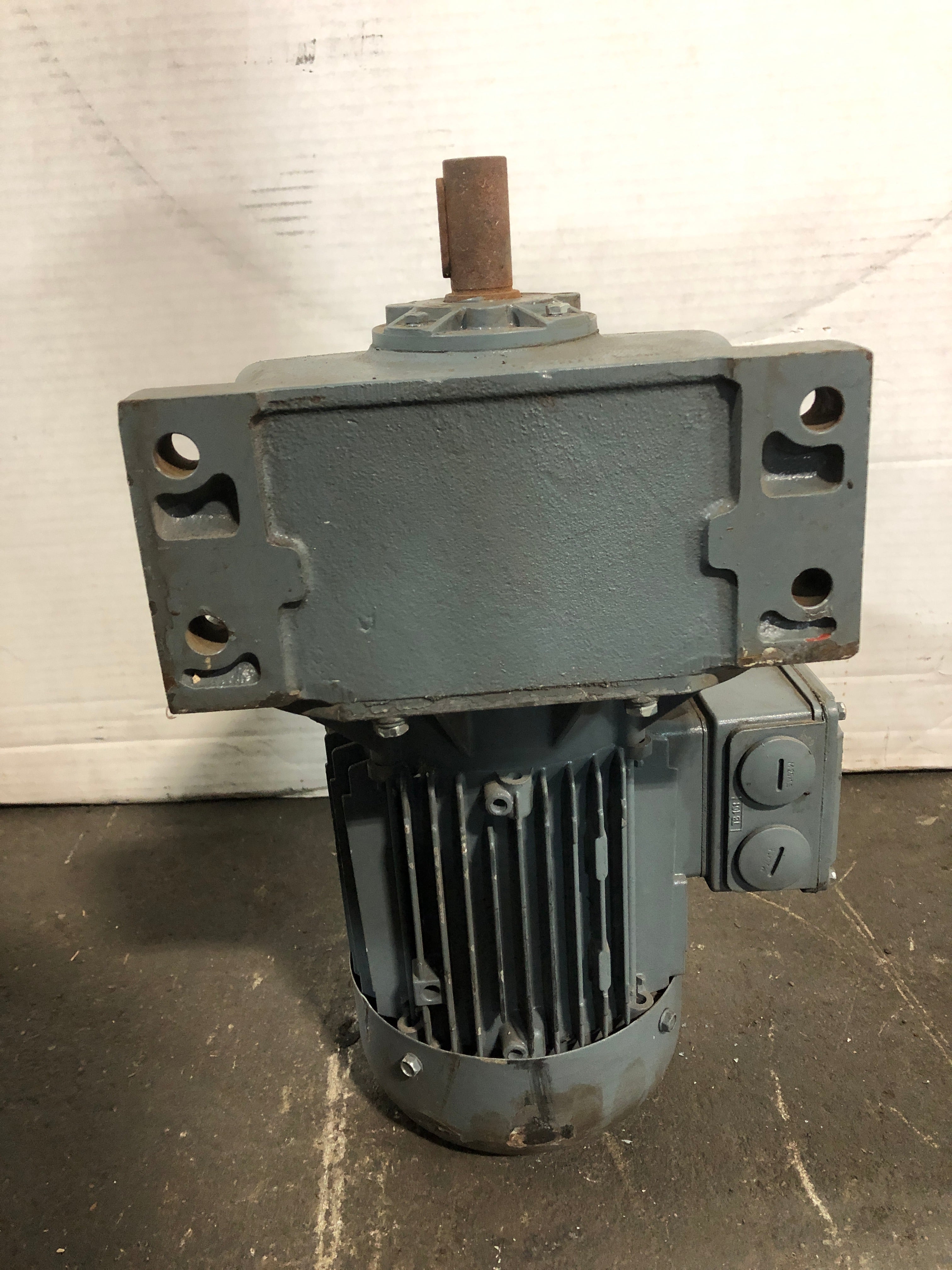 Bauer F1058809-010-1 Gearmotor G11-10/DK84-200L 415V 1,96A 50Hz 0,75kW