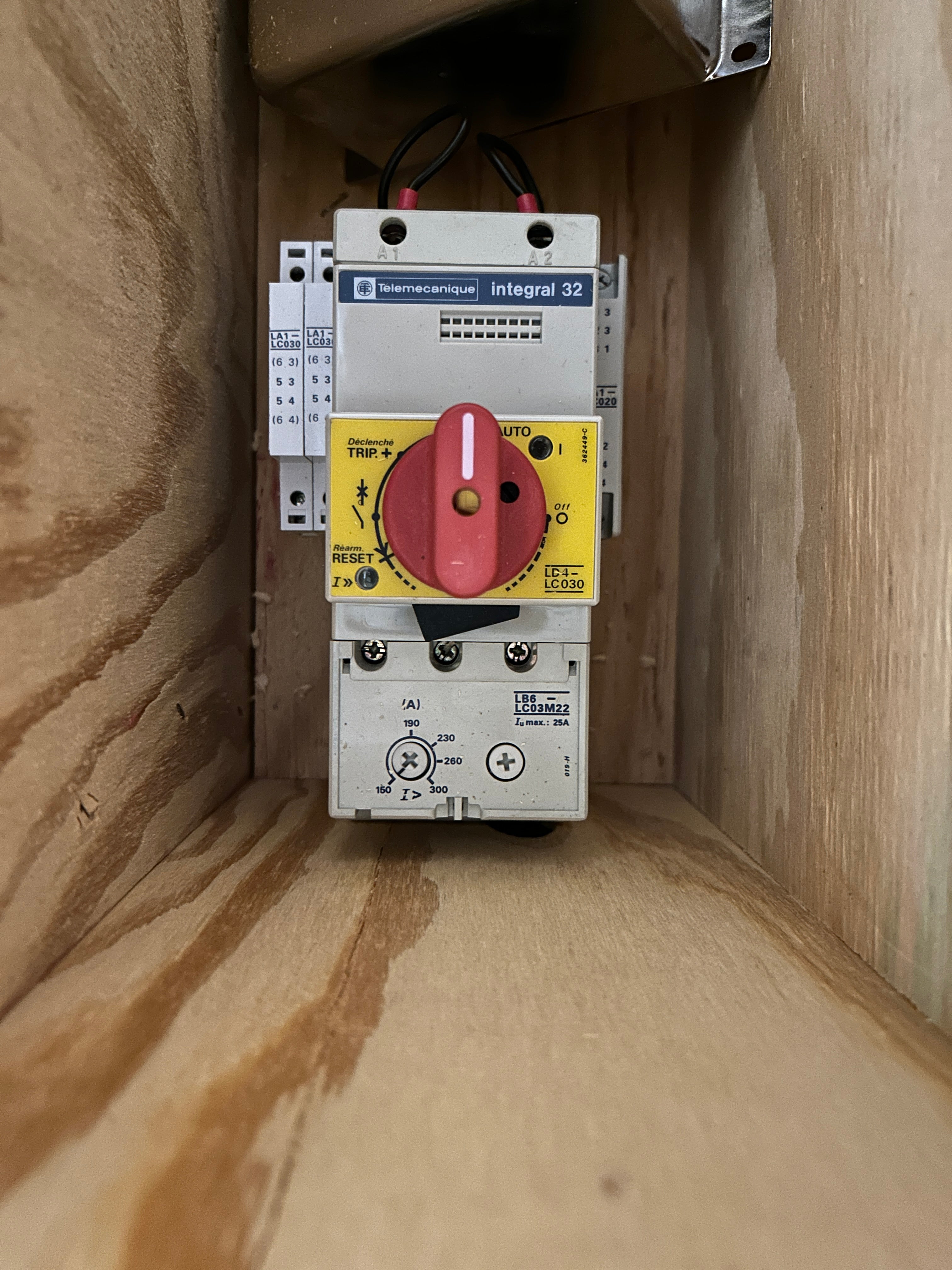 Ormec MCS-S33G*227A Servo Drive Assembly with Breaker and LF-330 Noise Filter