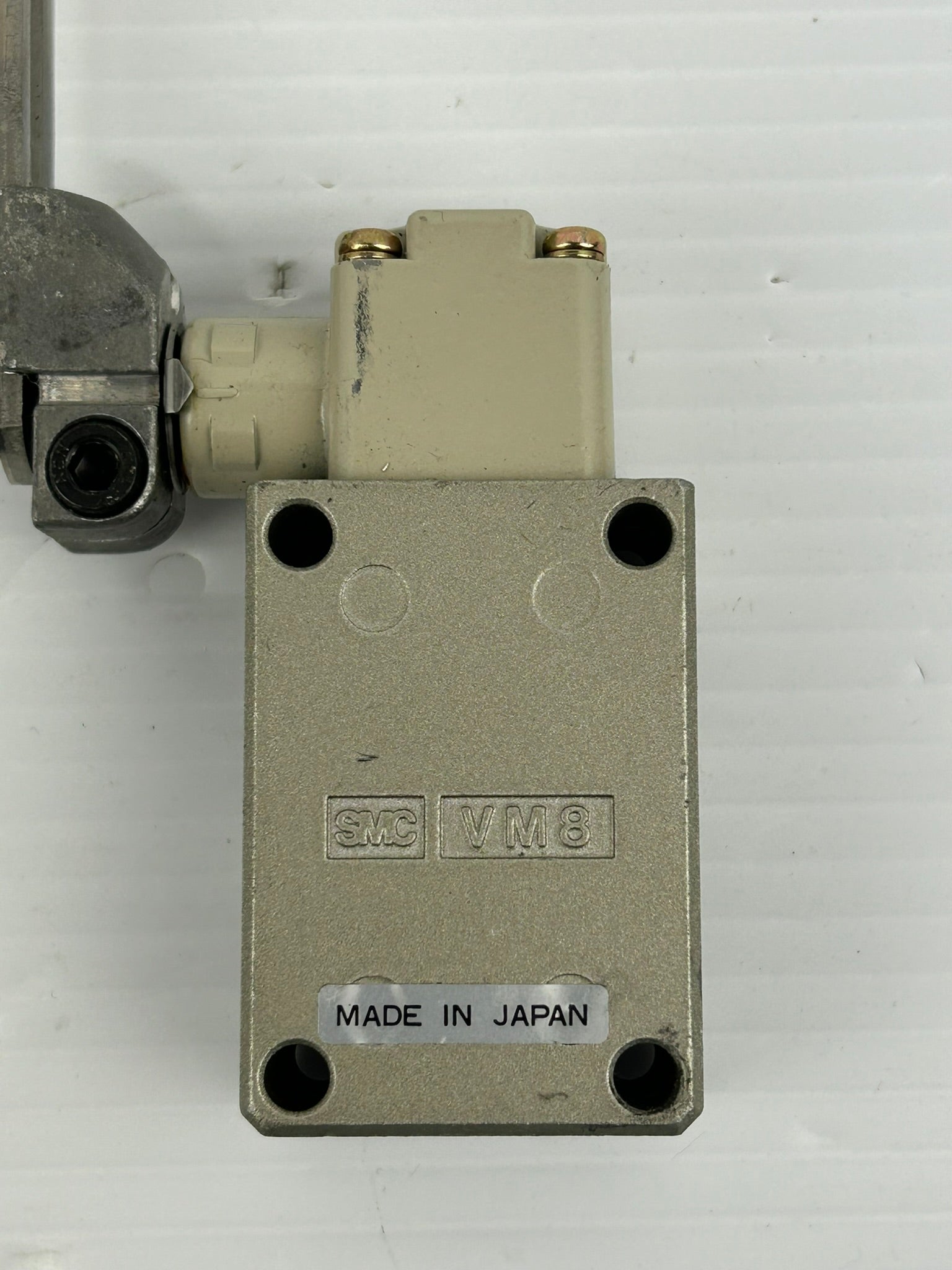 SMC VM8 Mechanical Pneumatic Valve with Roller Lever Control Arm Wheel