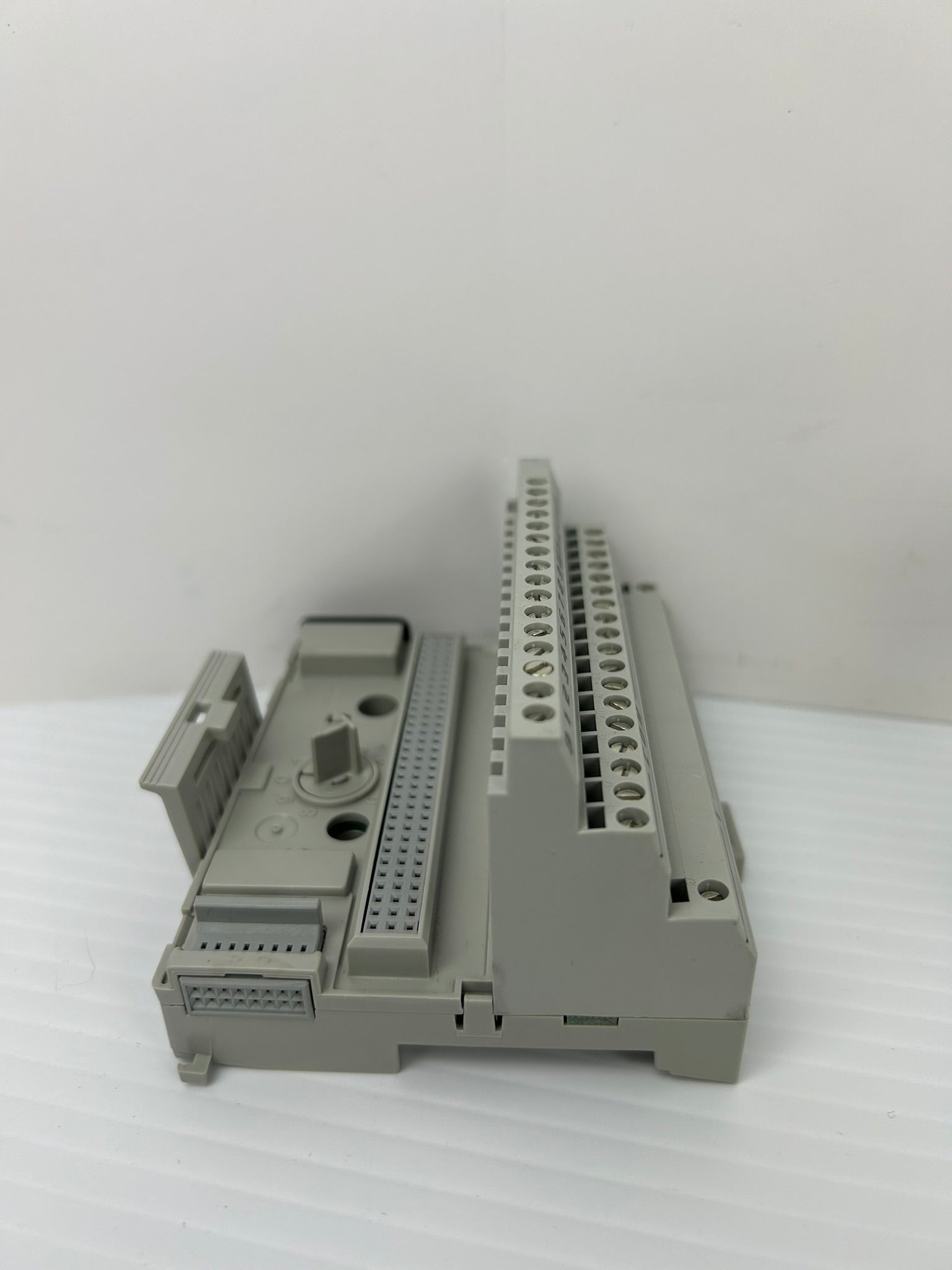Allen-Bradley 1794-TB2 Terminal Base Series A Rev A01 120VAC 10A