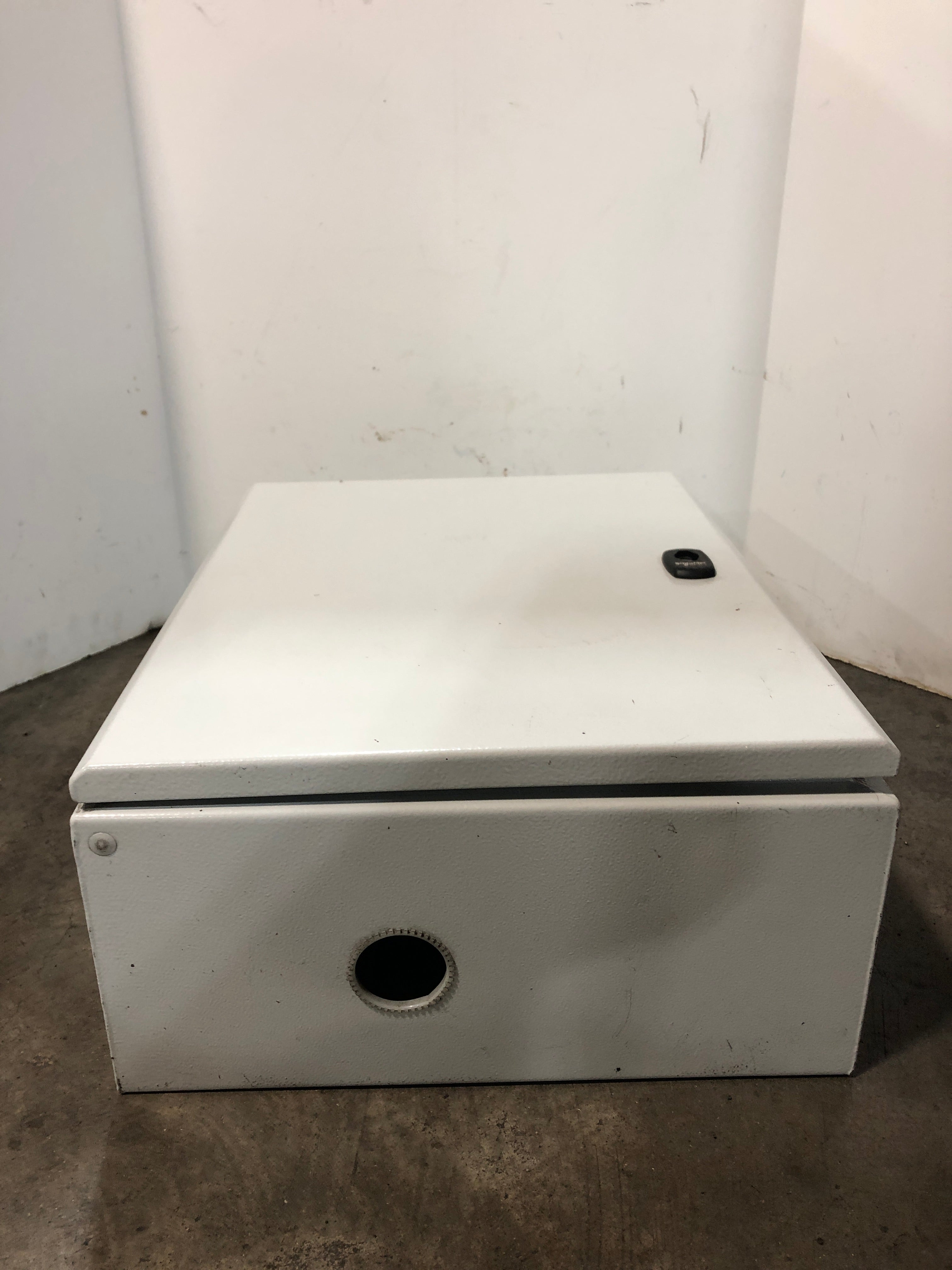 Schneider Electric NSYS3DC5420 Electrical Enclosure with Plus CS5 Power Supply