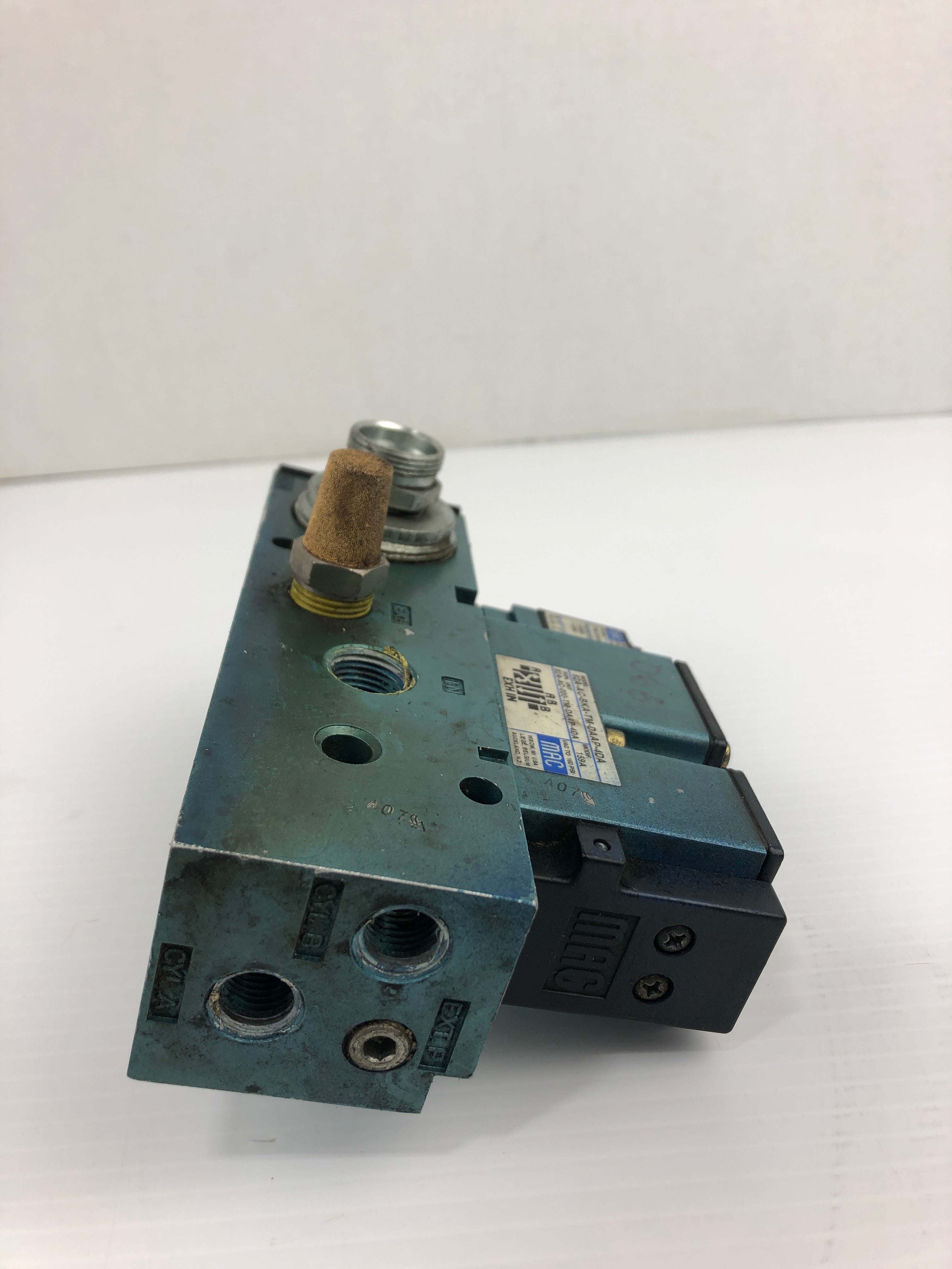 MAC 82A-AC-BKA-TM-DAAP-4DA Valve Assembly with TM-DAAJ-4DA Valve