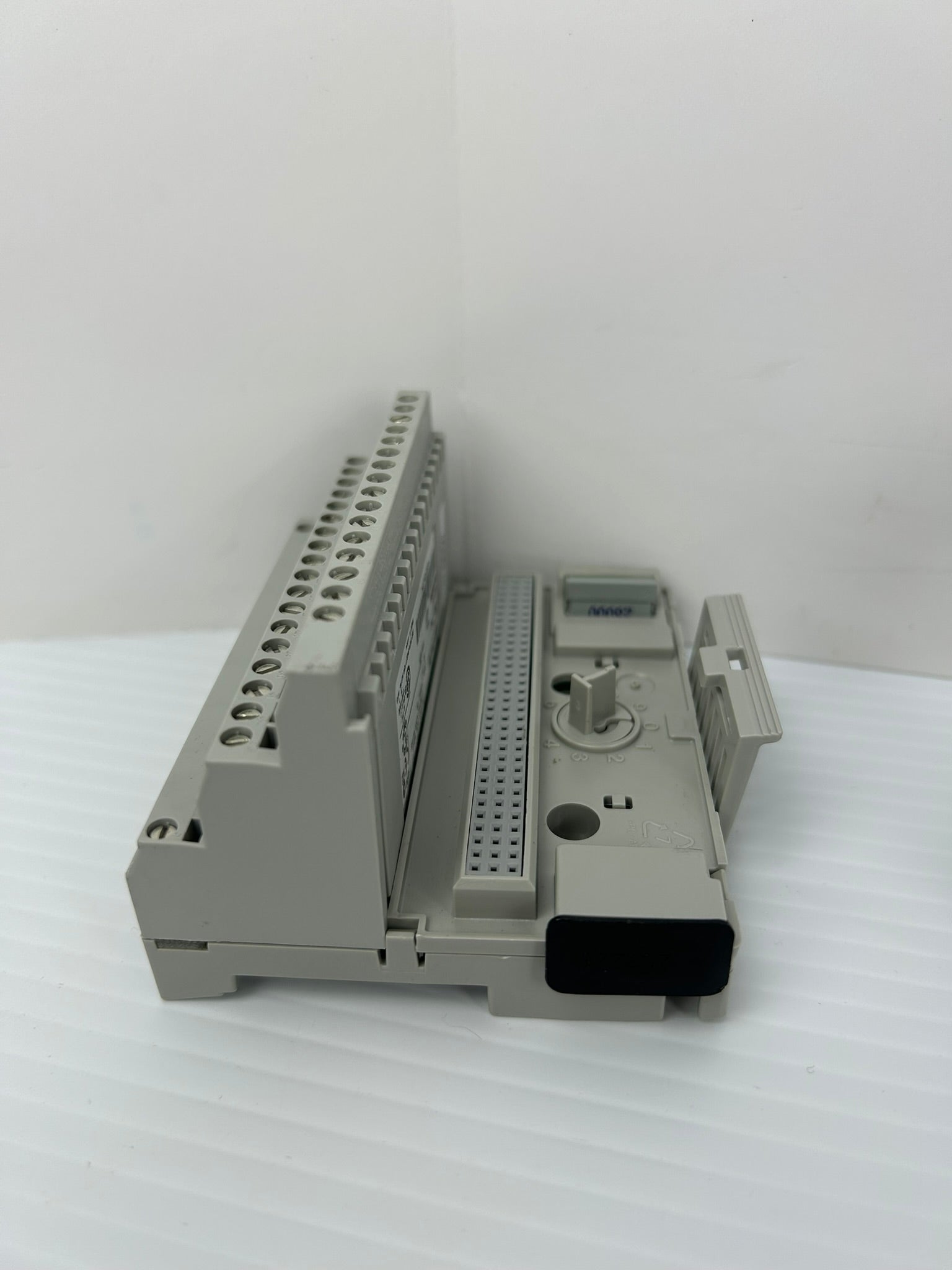 Allen-Bradley 1794-TB2 Terminal Base Series A Rev A01 120VAC 10A