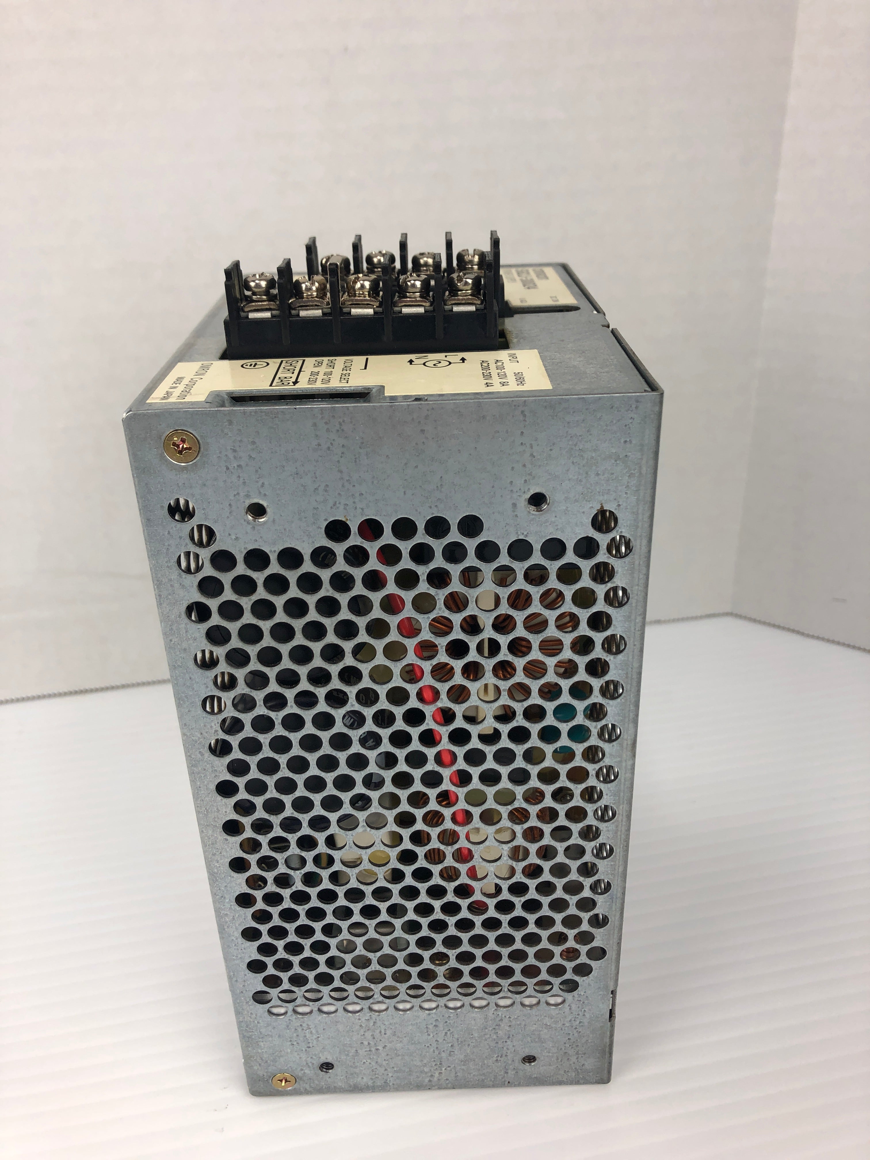 Omron S82J-30024 Power Supply 120-230V 4-8A 50/60Hz