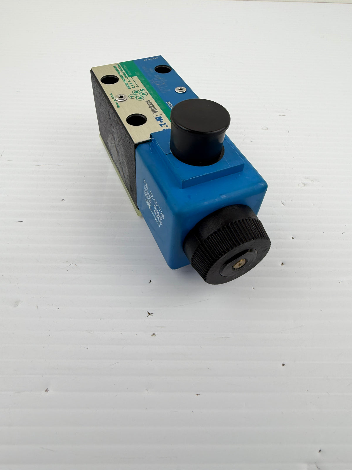 Eaton Solenoid Directional Valve DG4V-3S-6A-M-U-B5-60 5000 PSI