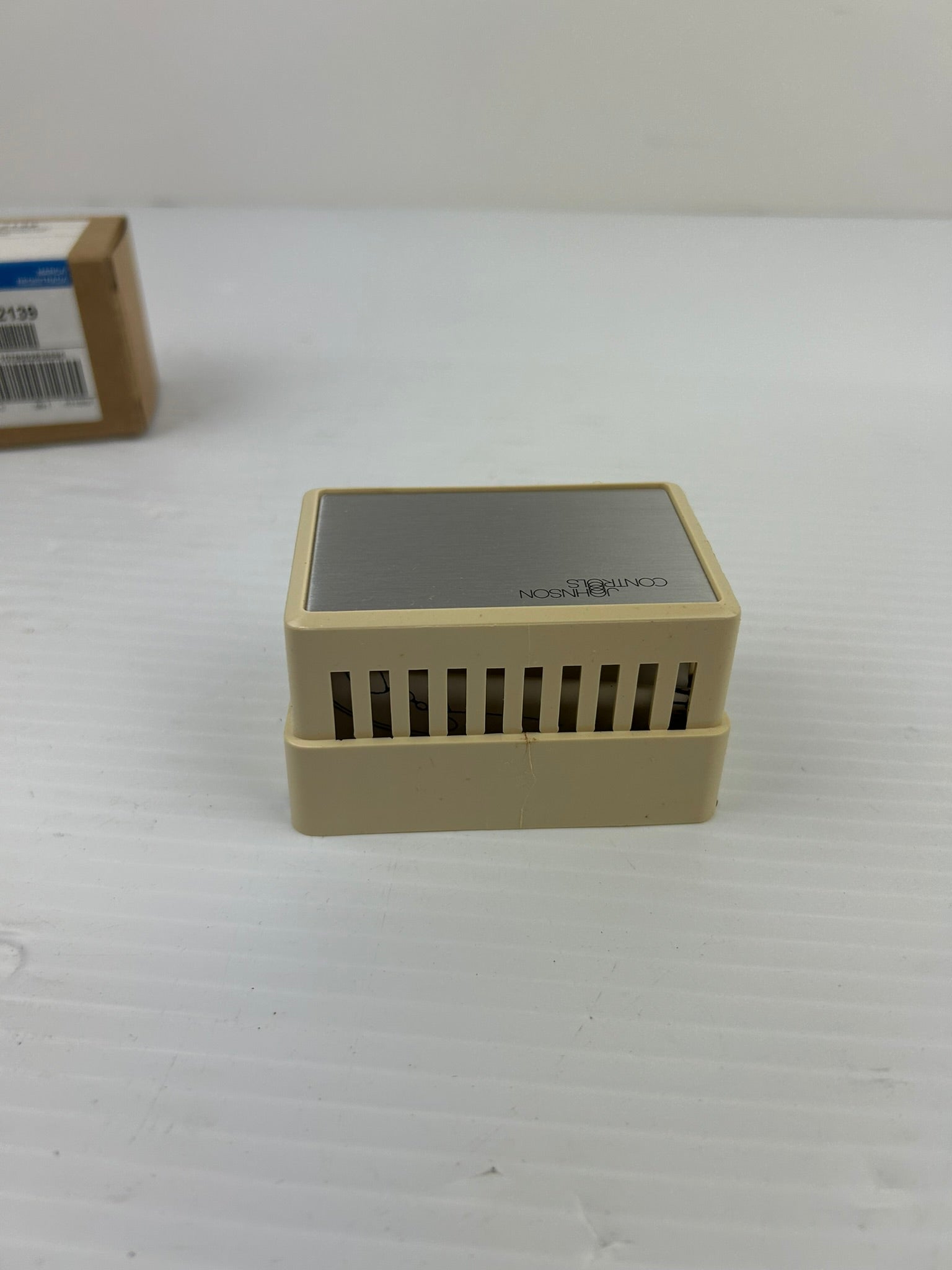 Johnson Controls T-4000-2139 Beige Plastic Thermostat Cover Horizontal