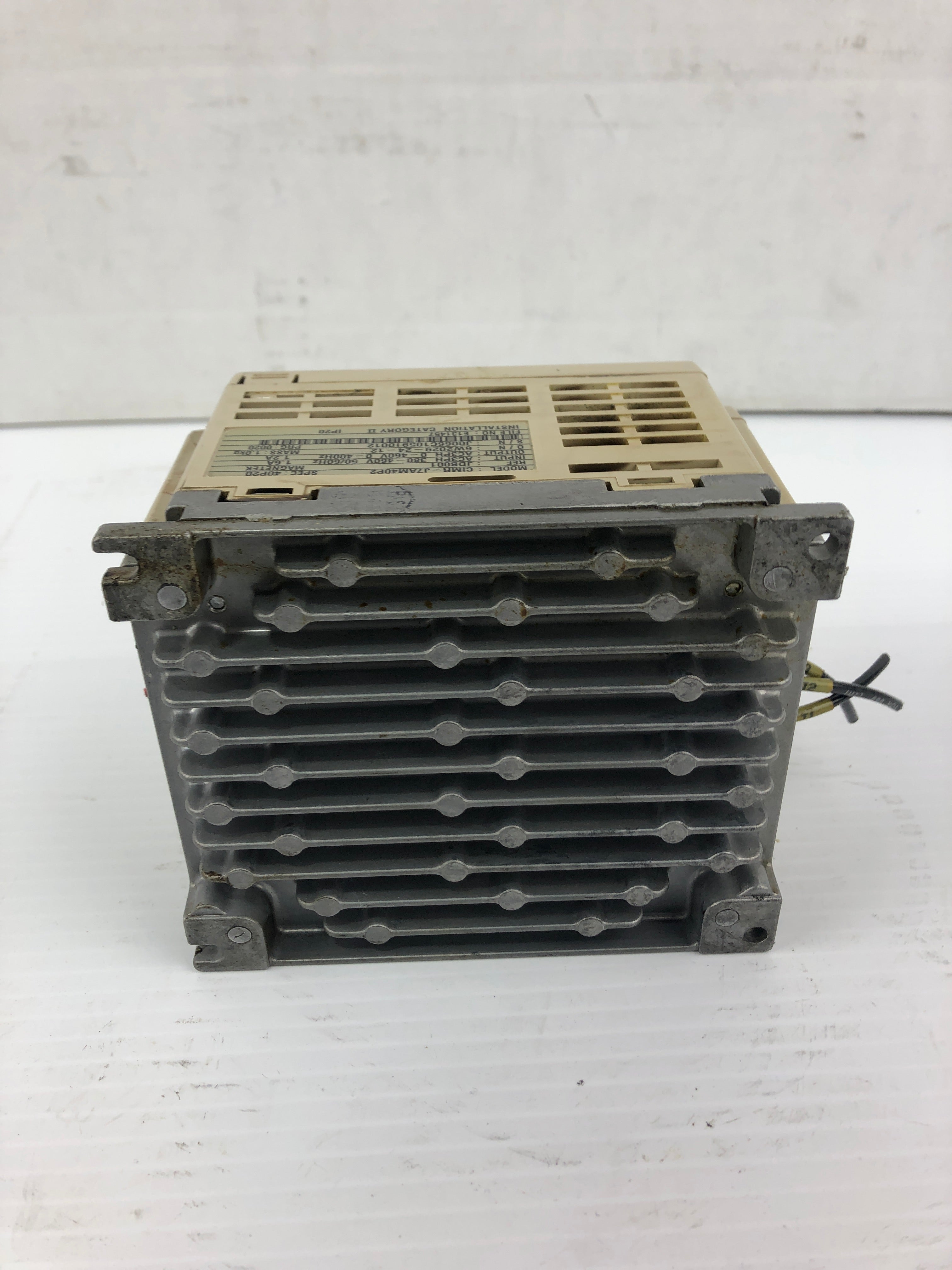 Yaskawa CIMR-J7AM40P2 Servo Drive GPD 305/J7 400V 1.2-1.6A 3PH 0.2kW 0-400Hz